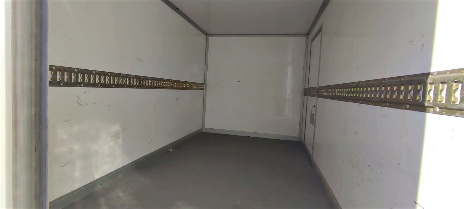 Nissan Cabstar — image 5
