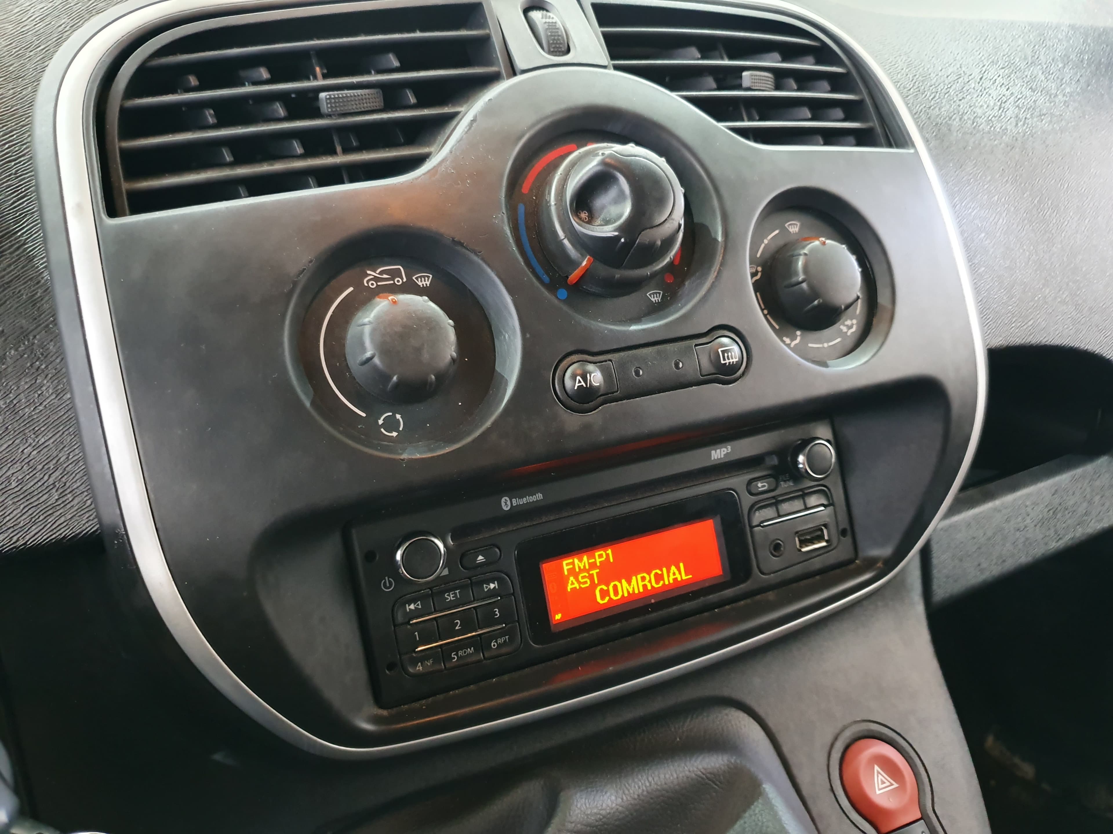 Renault Kangoo · Ano 2016 — imagem 28