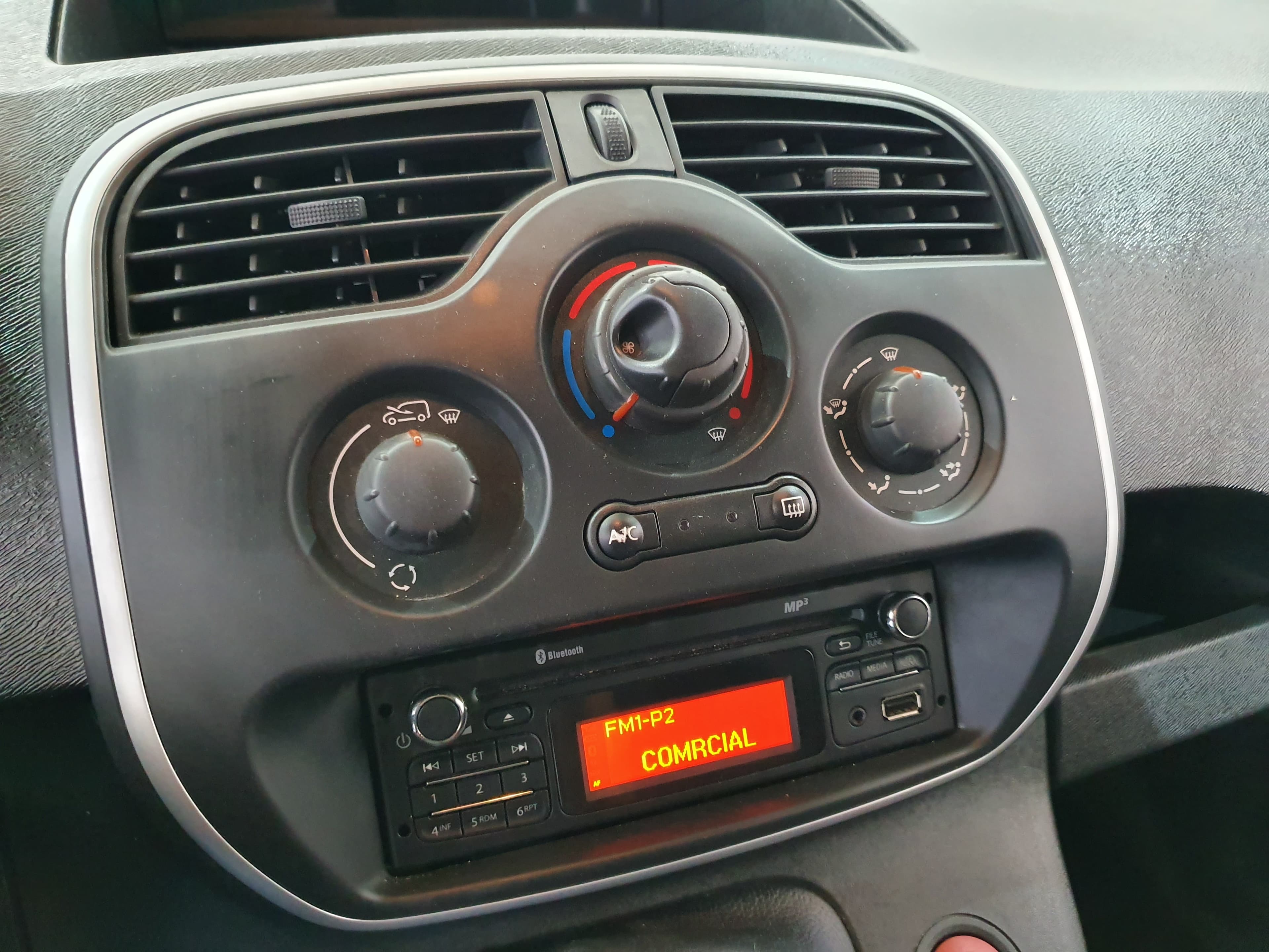 Renault Kangoo · Ano 2016 — imagem 24
