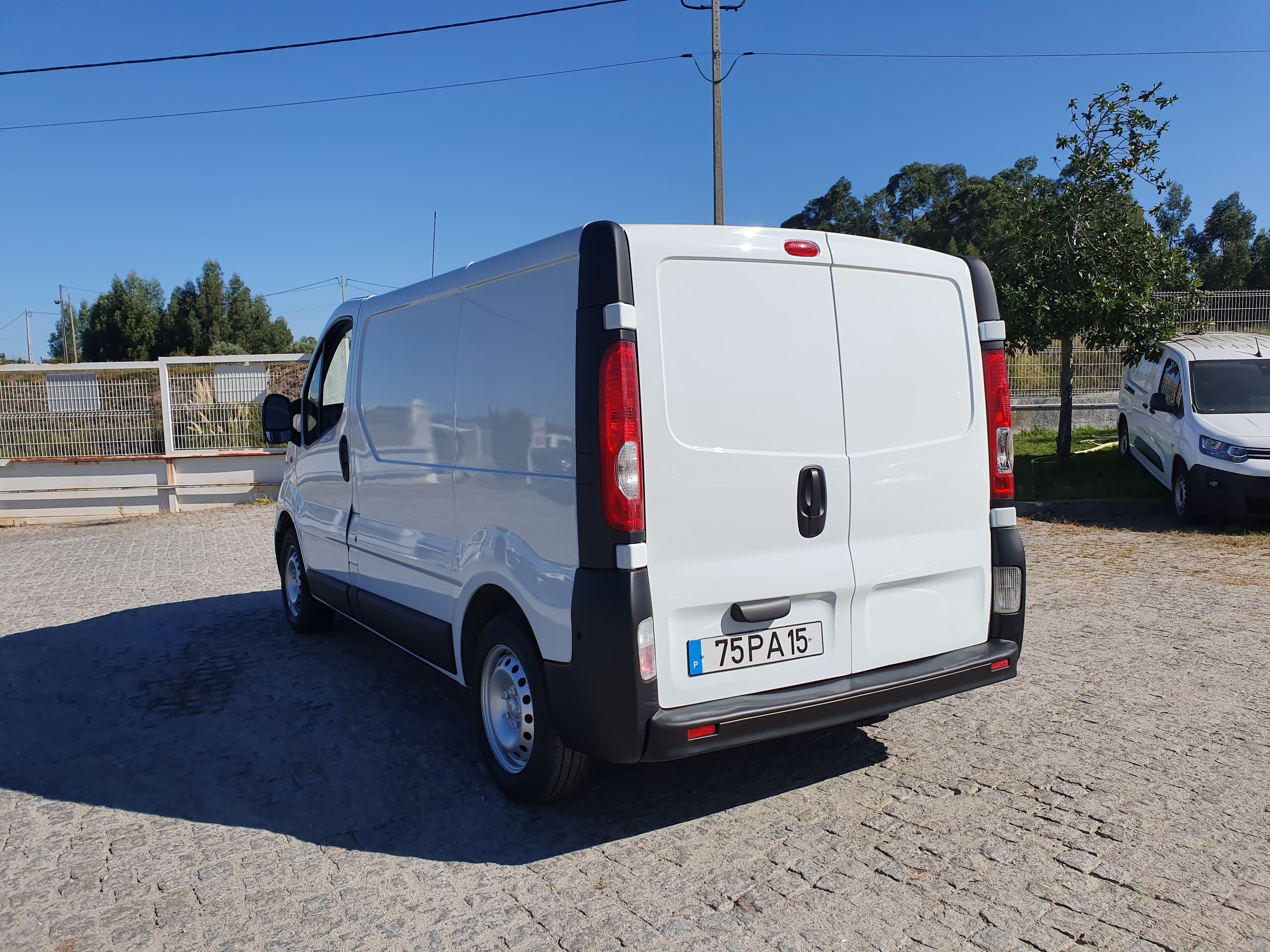 Renault Trafic · Ano 2014 — imagem 5