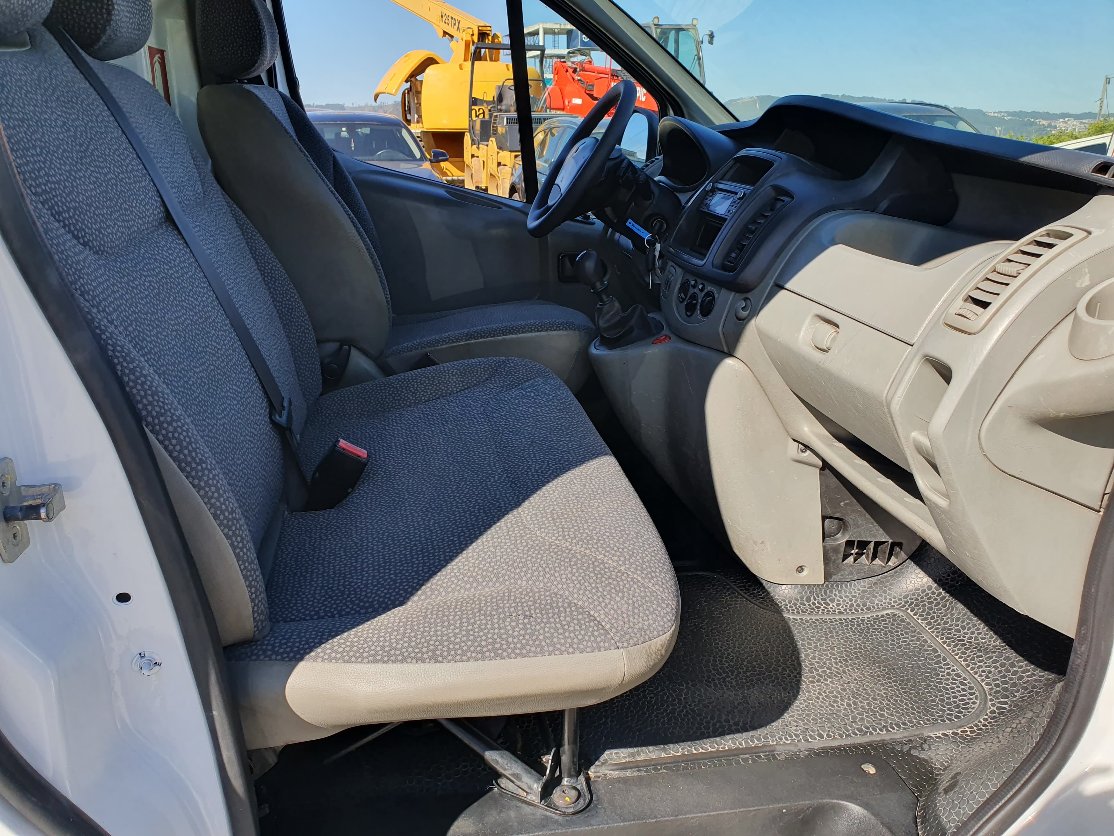 Renault Trafic · Ano 2014 — imagem 15