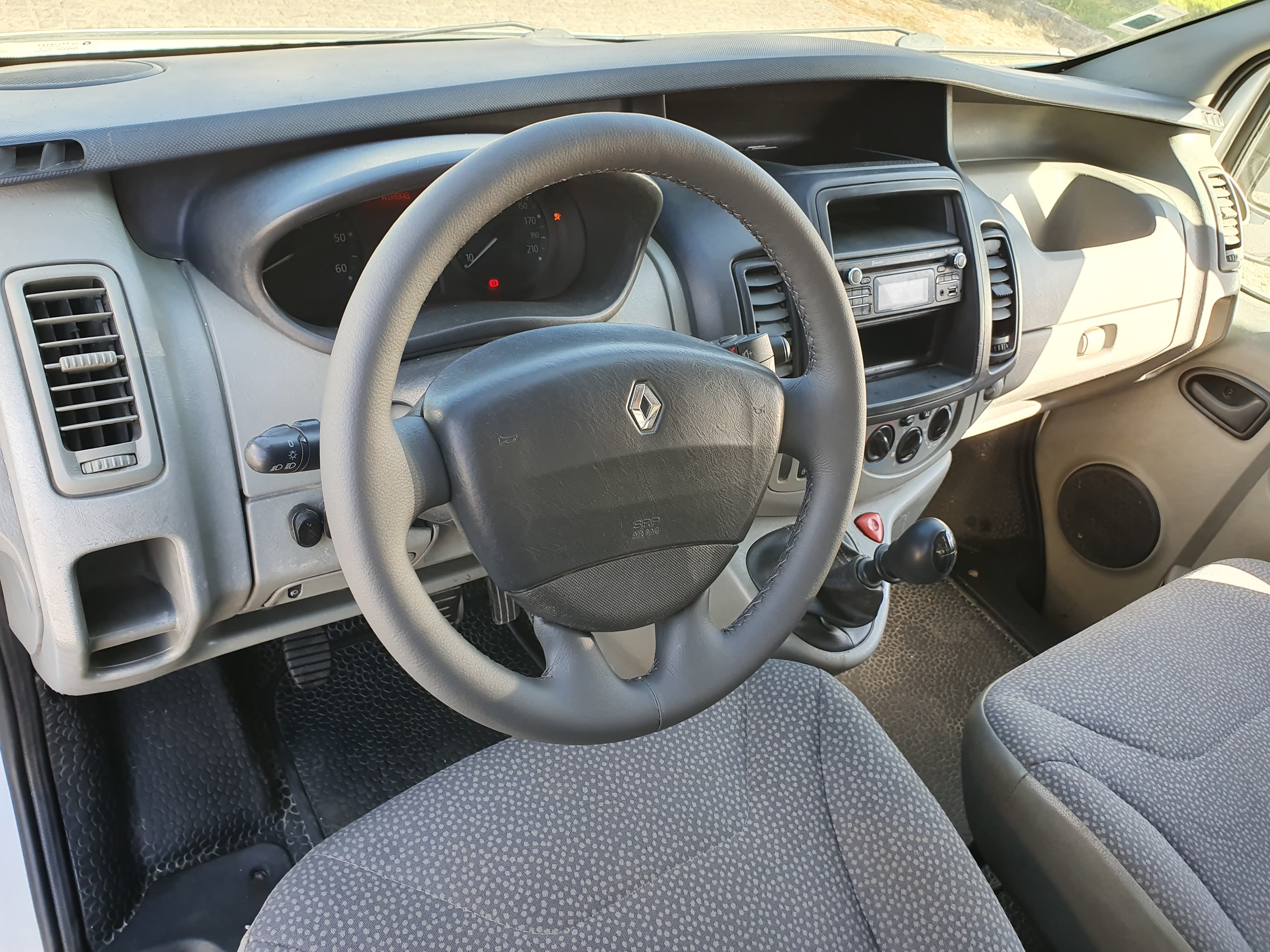Renault Trafic · Ano 2014 — imagem 19