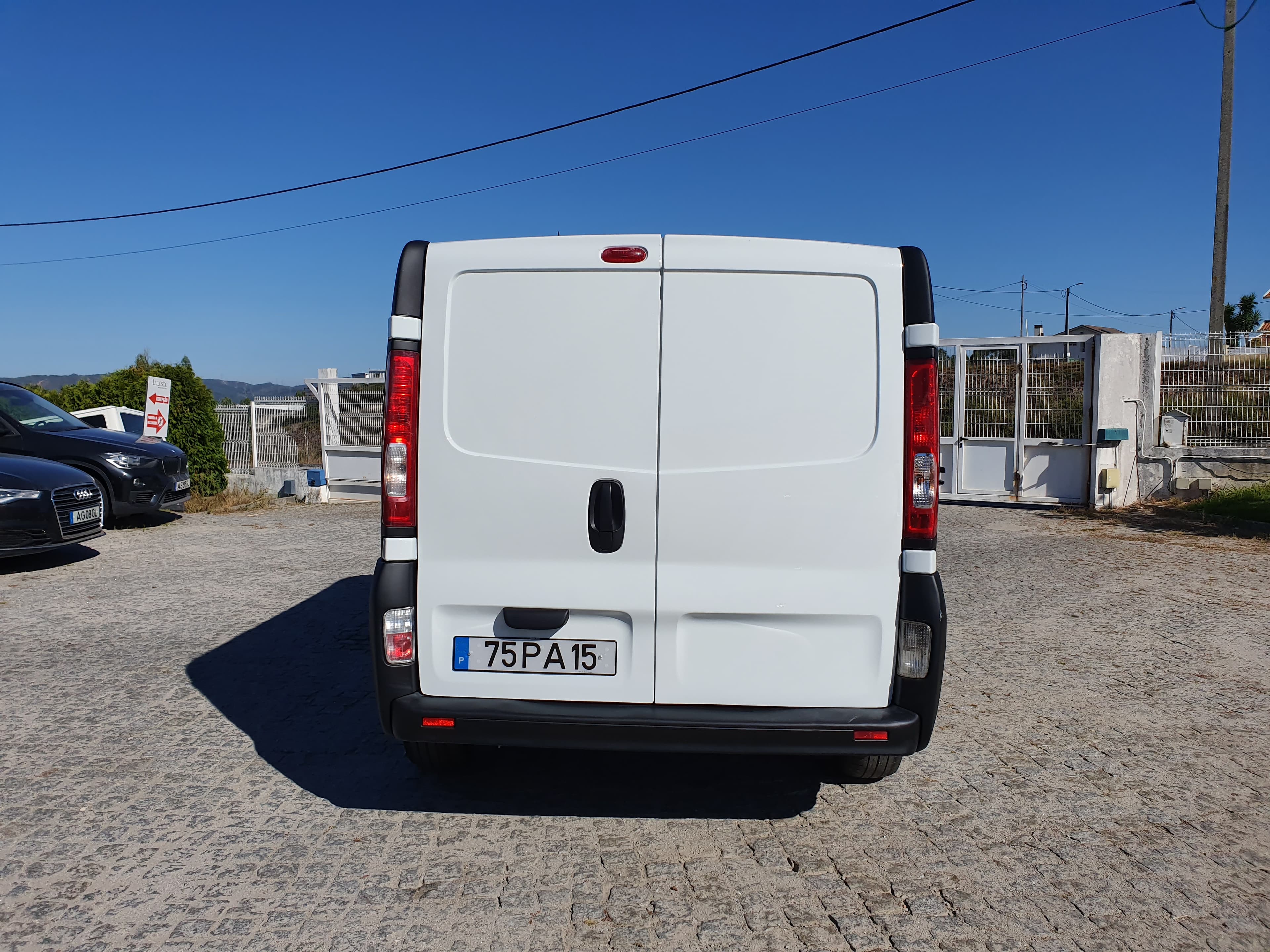 Renault Trafic · Ano 2014 — imagem 6