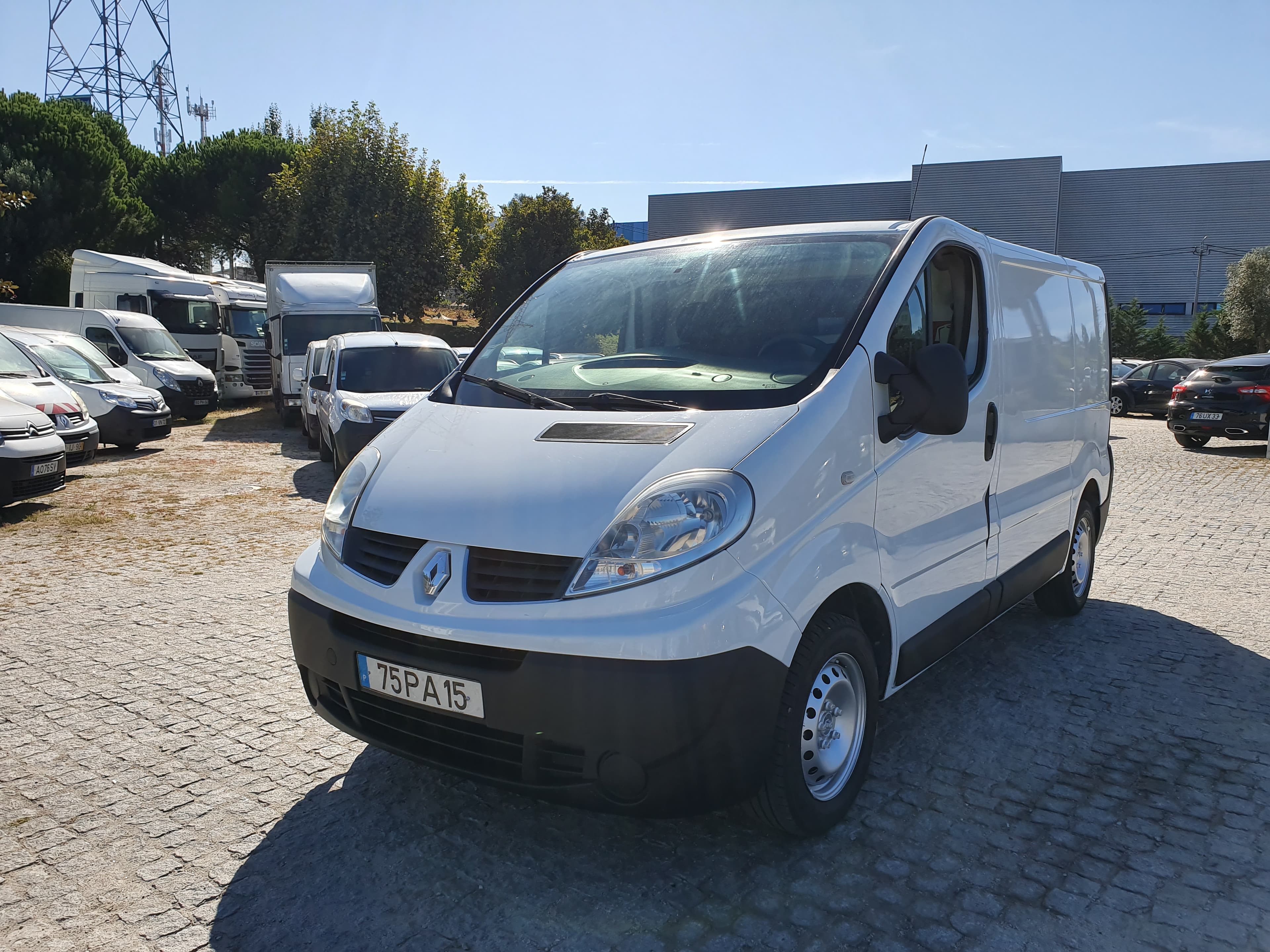 Renault Trafic · Ano 2014 — imagem 3