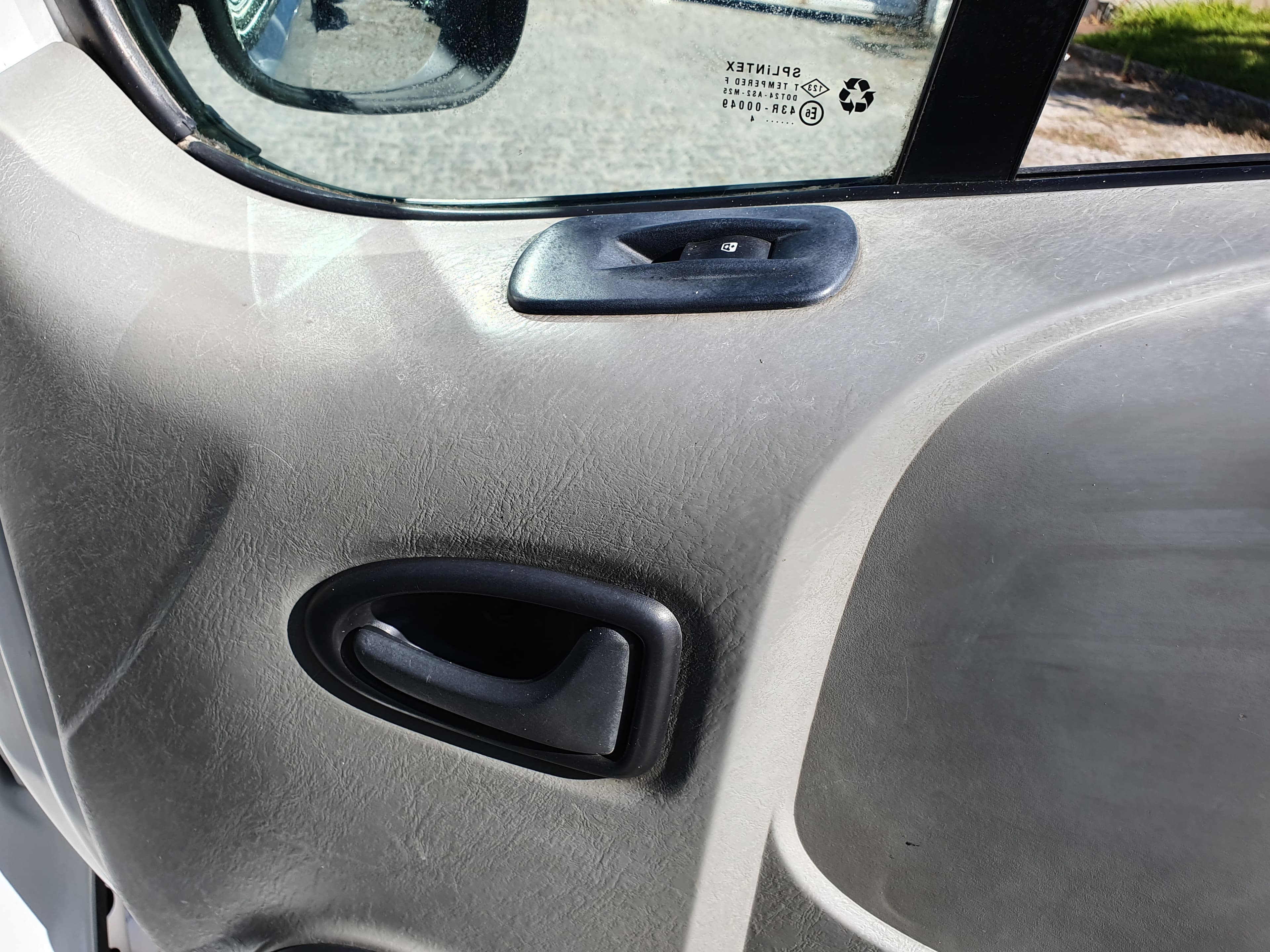 Renault Trafic · Ano 2014 — imagem 14