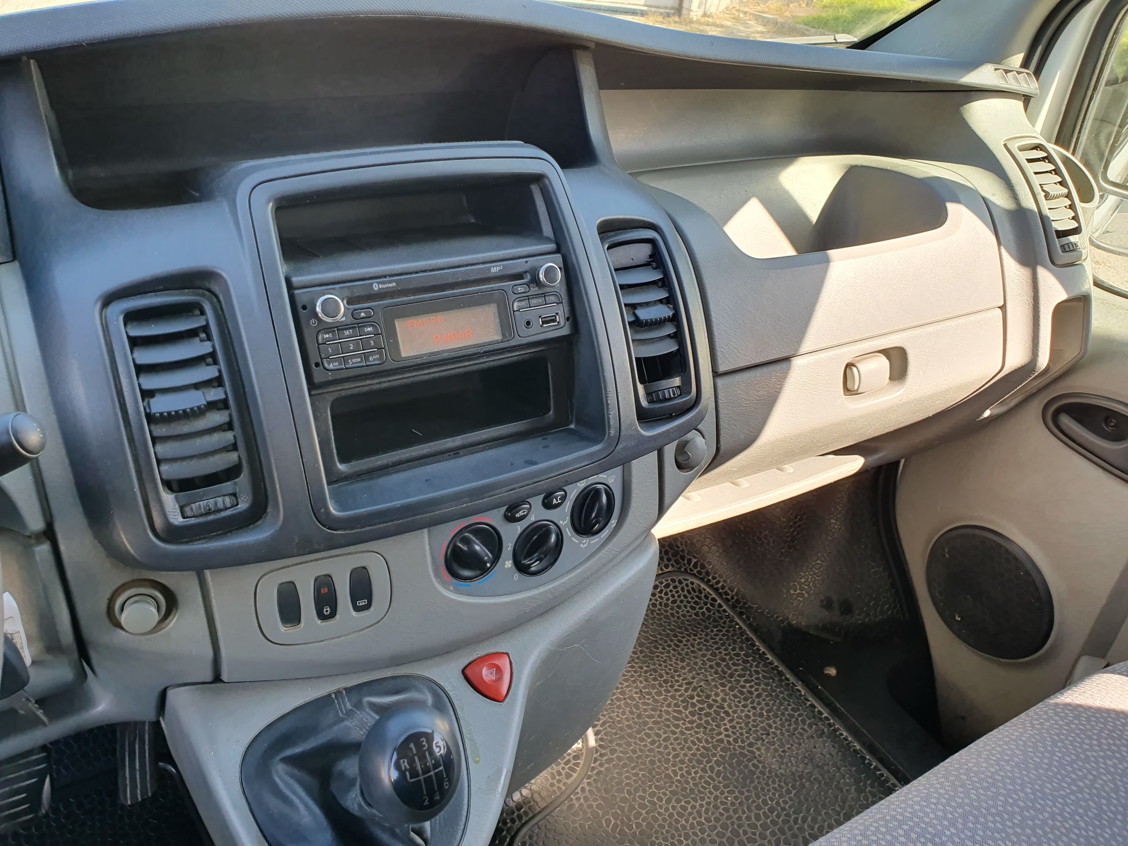Renault Trafic · Ano 2014 — imagem 24