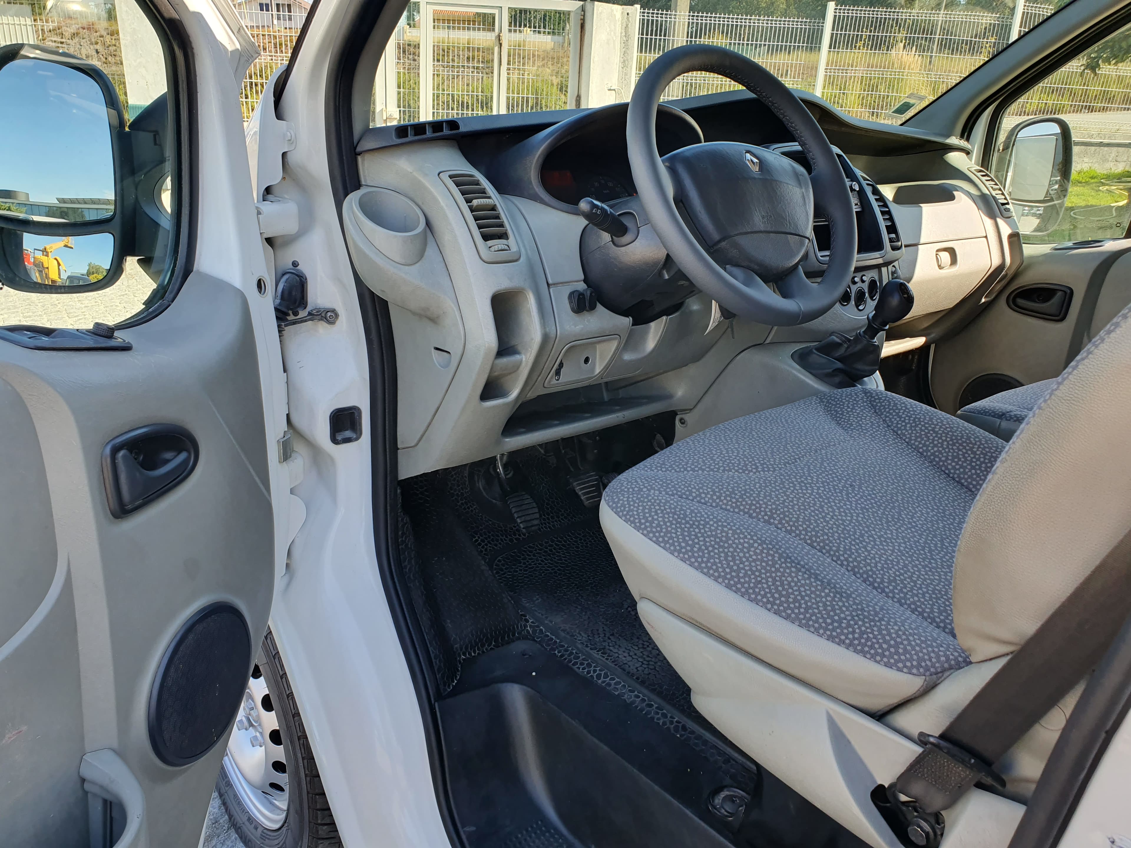 Renault Trafic · Ano 2014 — imagem 20