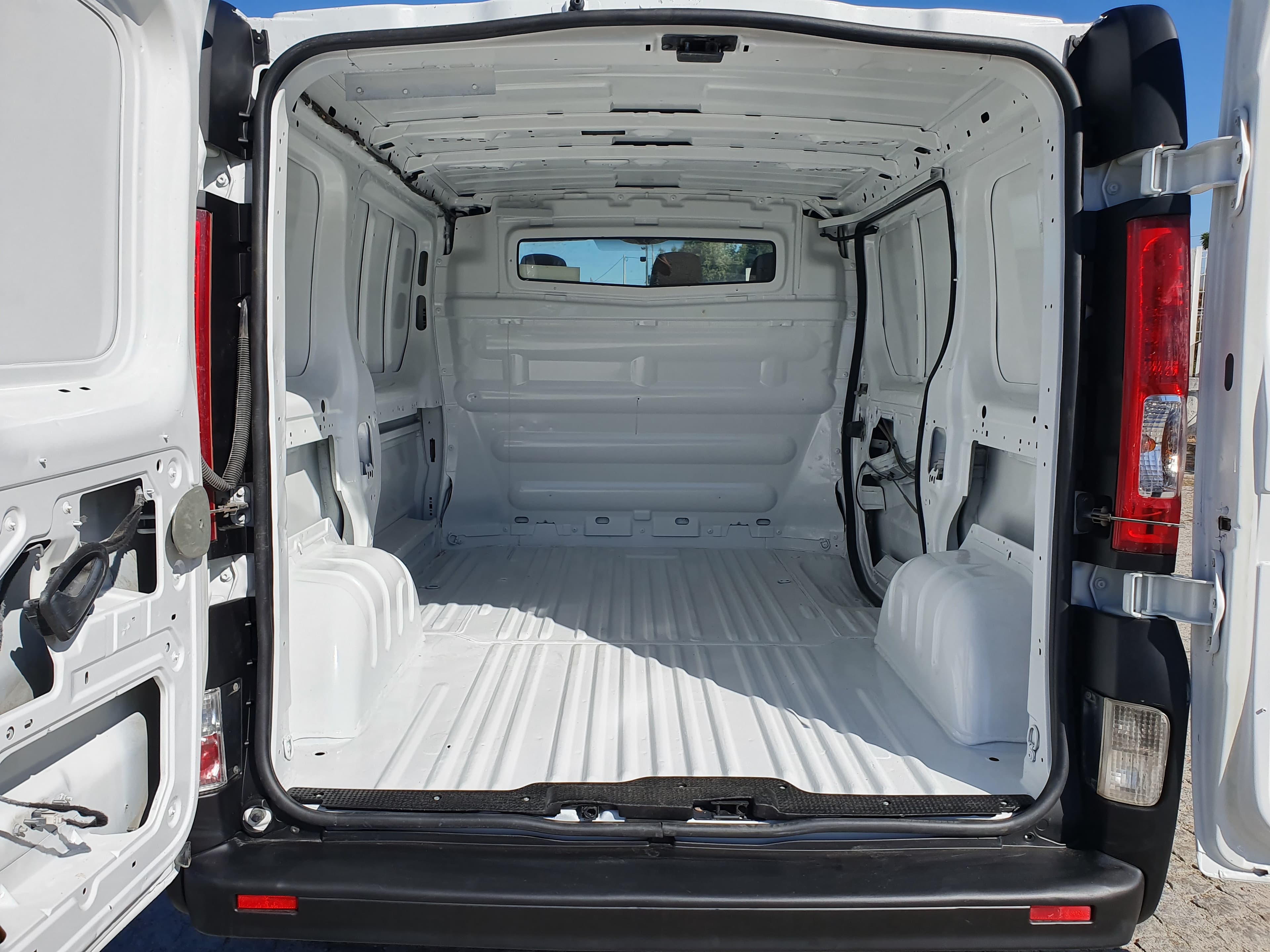 Renault Trafic · Ano 2014 — imagem 7