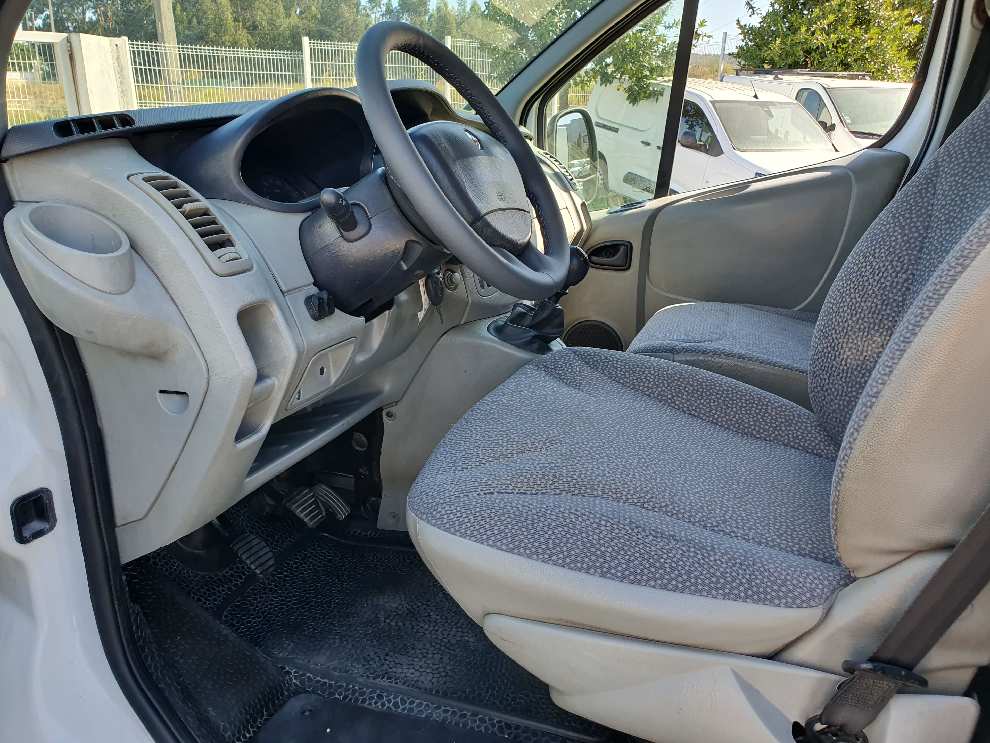 Renault Trafic · Ano 2014 — imagem 17