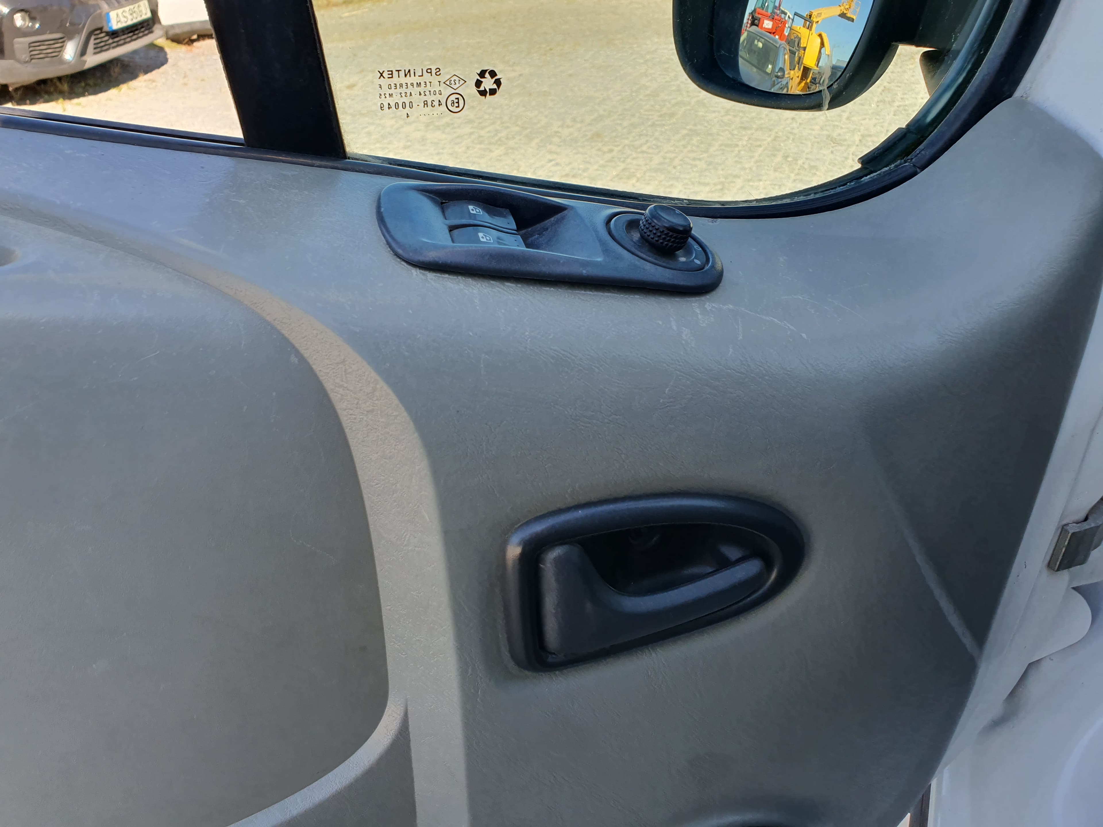 Renault Trafic · Ano 2014 — imagem 16