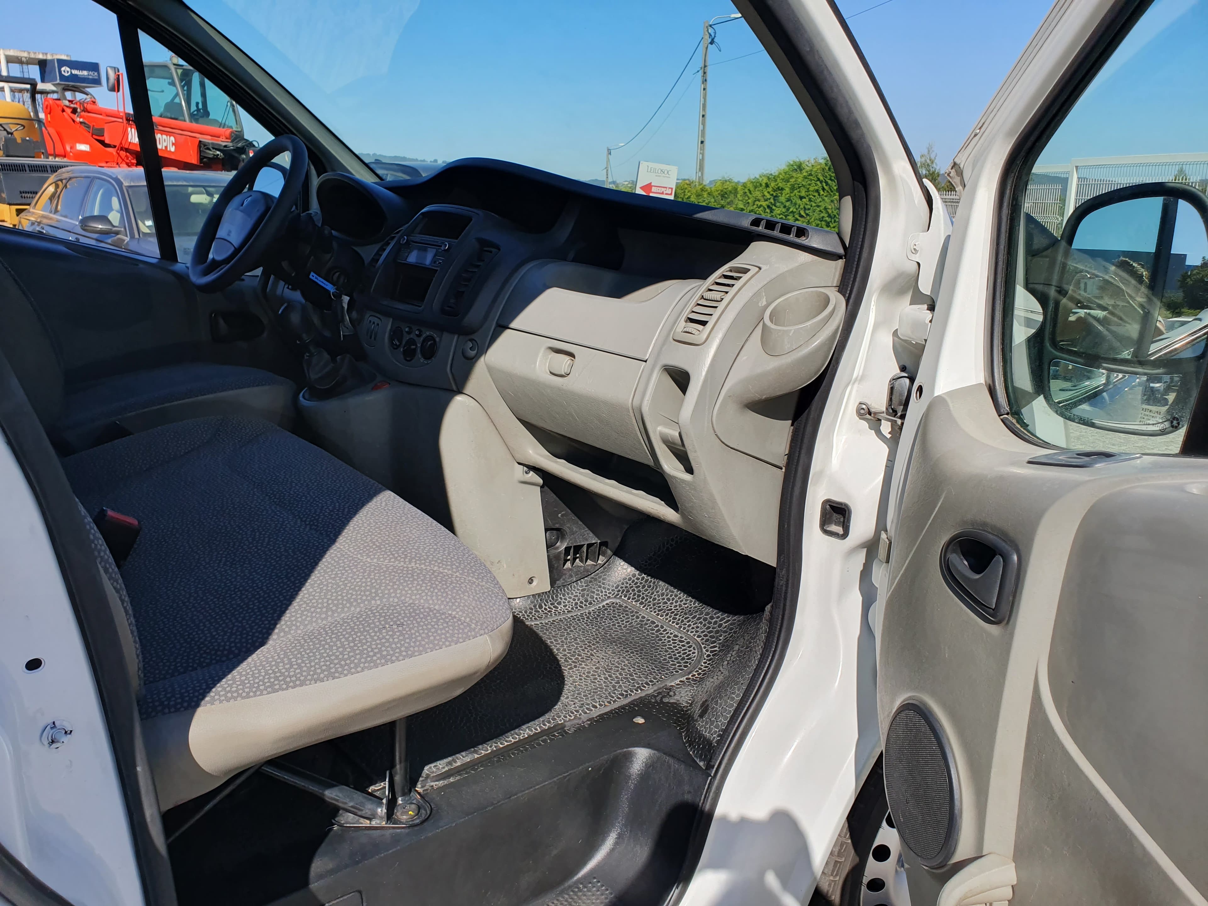 Renault Trafic · Ano 2014 — imagem 13