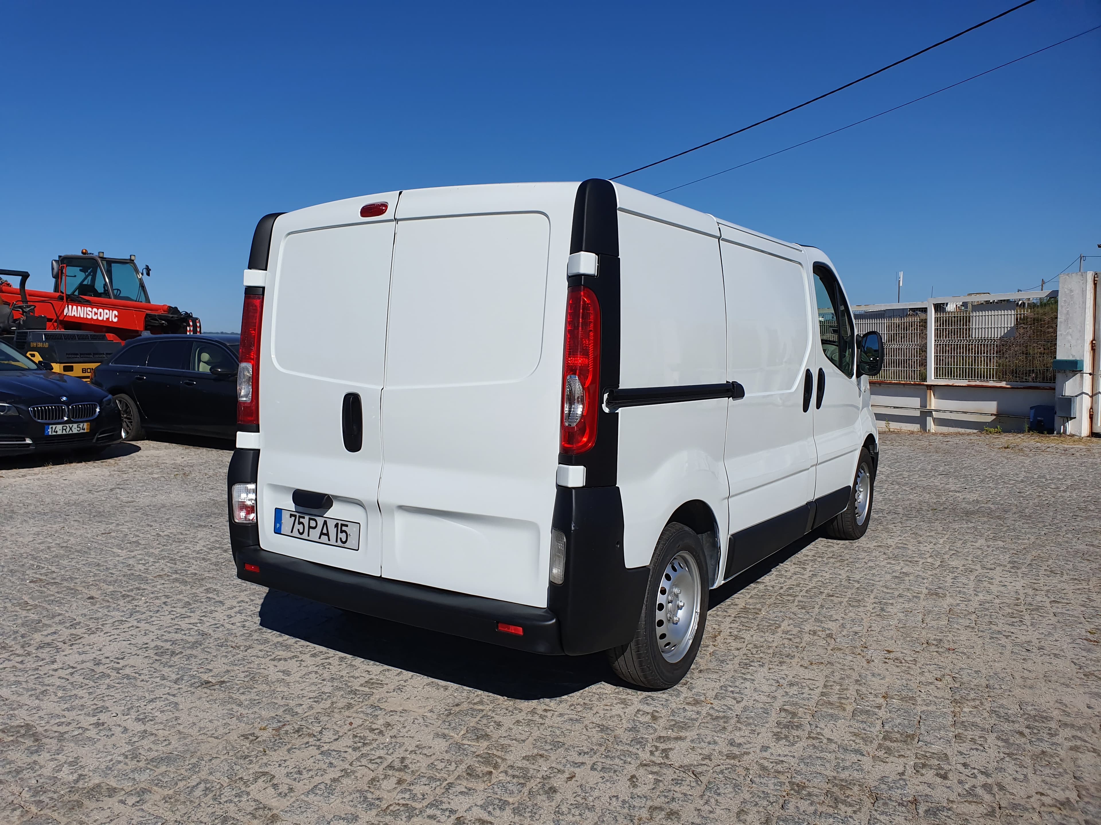 Renault Trafic · Ano 2014 — imagem 4