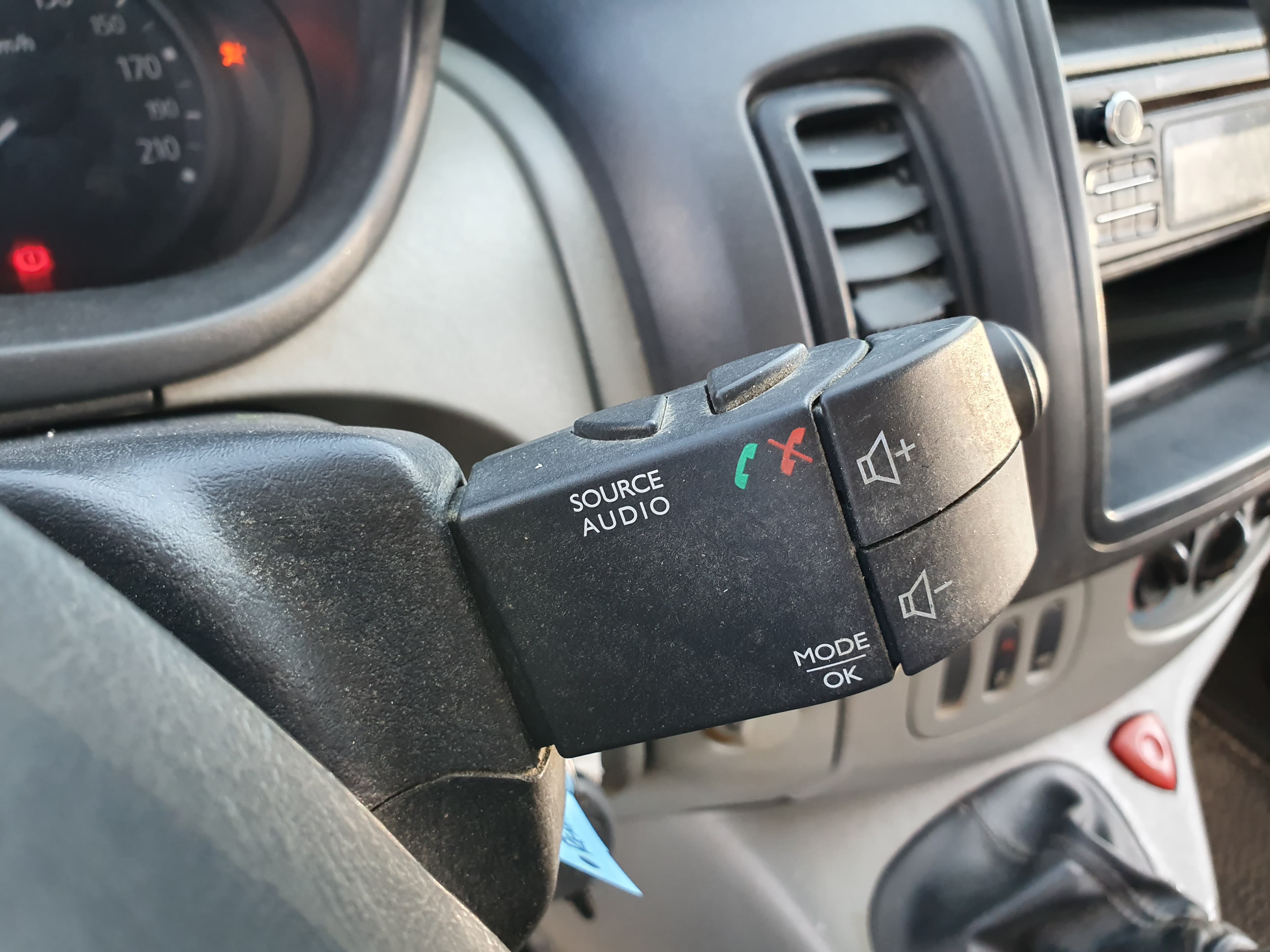 Renault Trafic · Ano 2014 — imagem 23