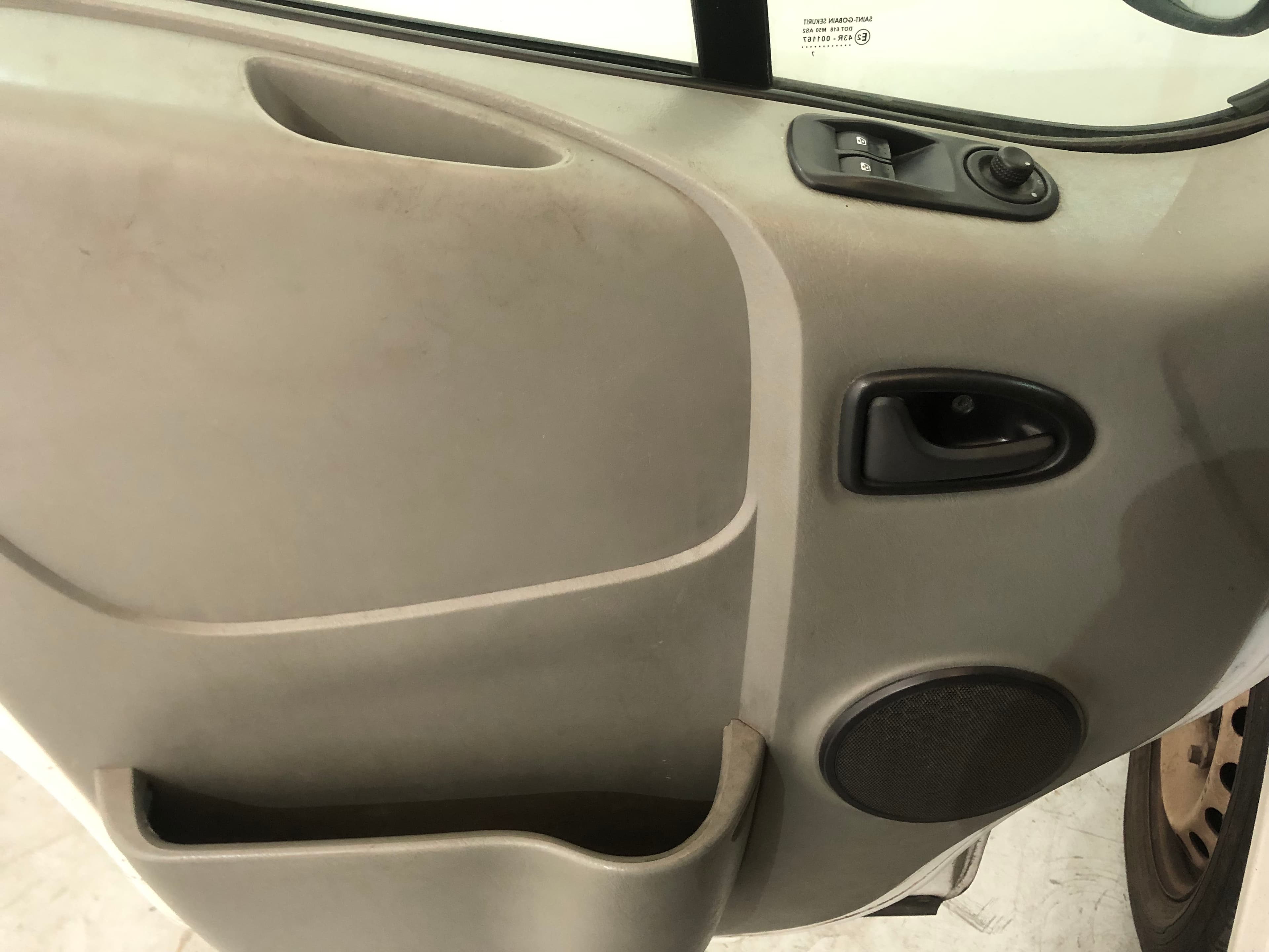 Renault Trafic 1.9 DCI — imagen 18