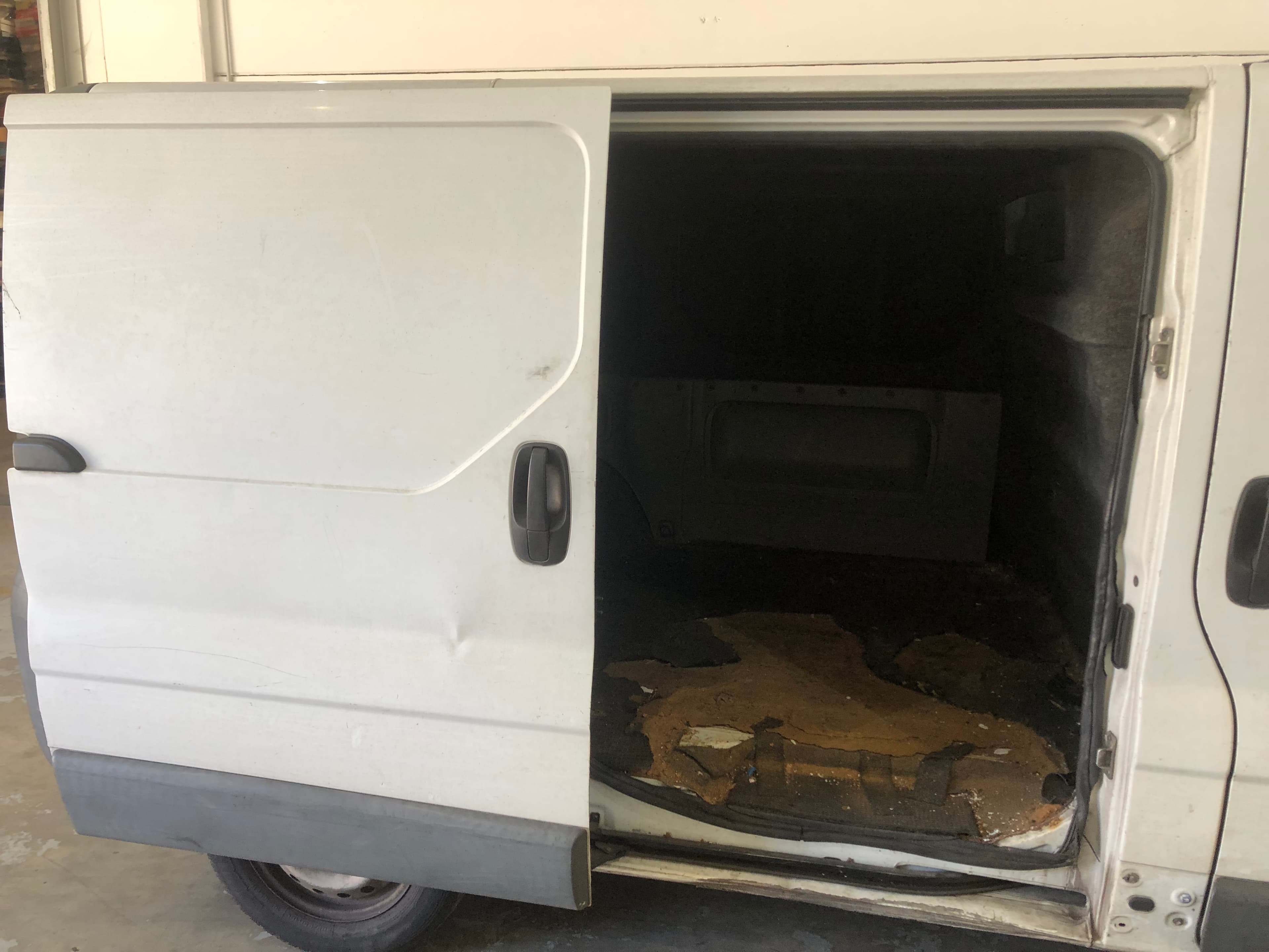 Renault Trafic 1.9 DCI — imagen 7