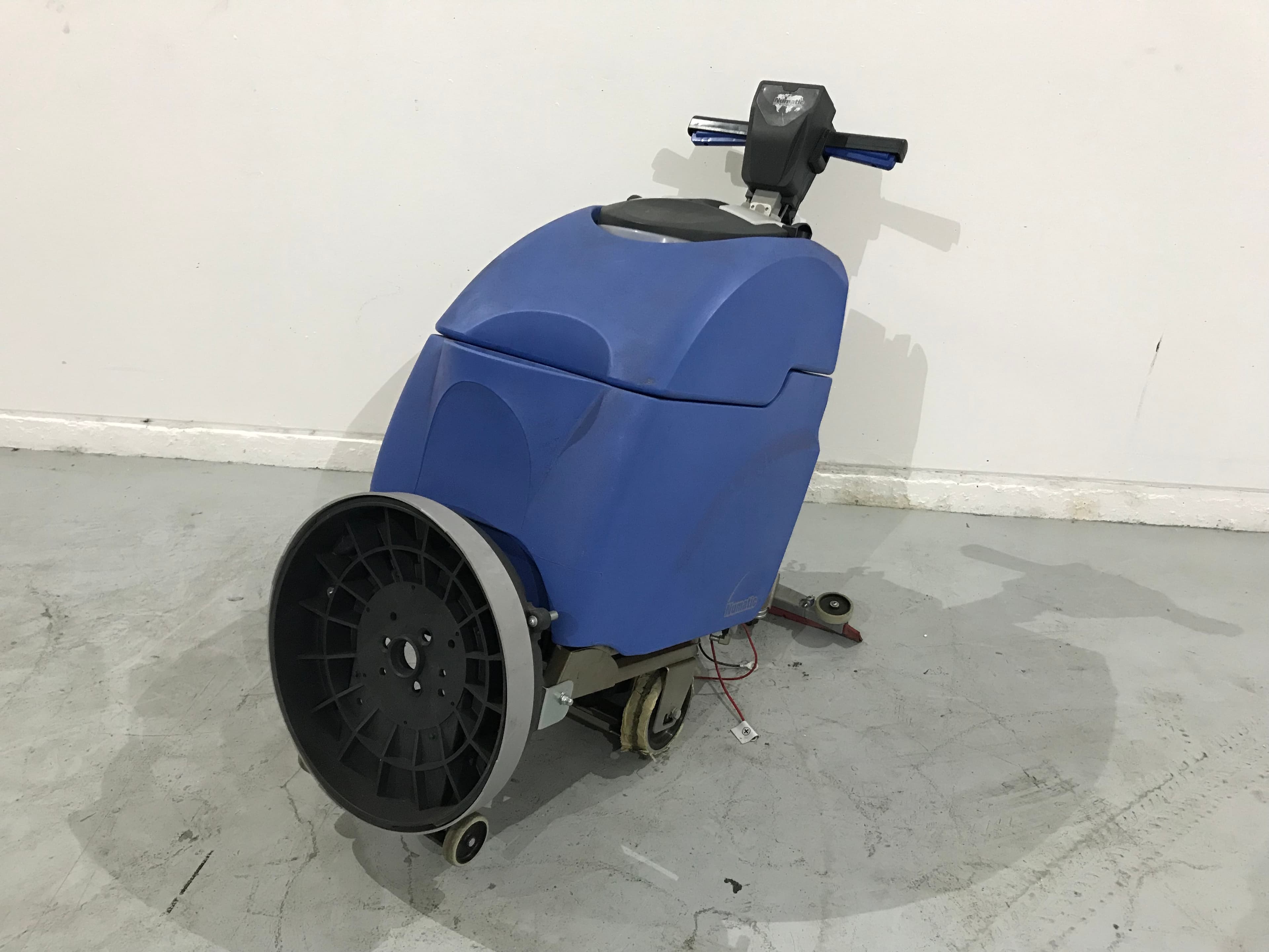 Máquina de Fregar Suelos — imagen 1