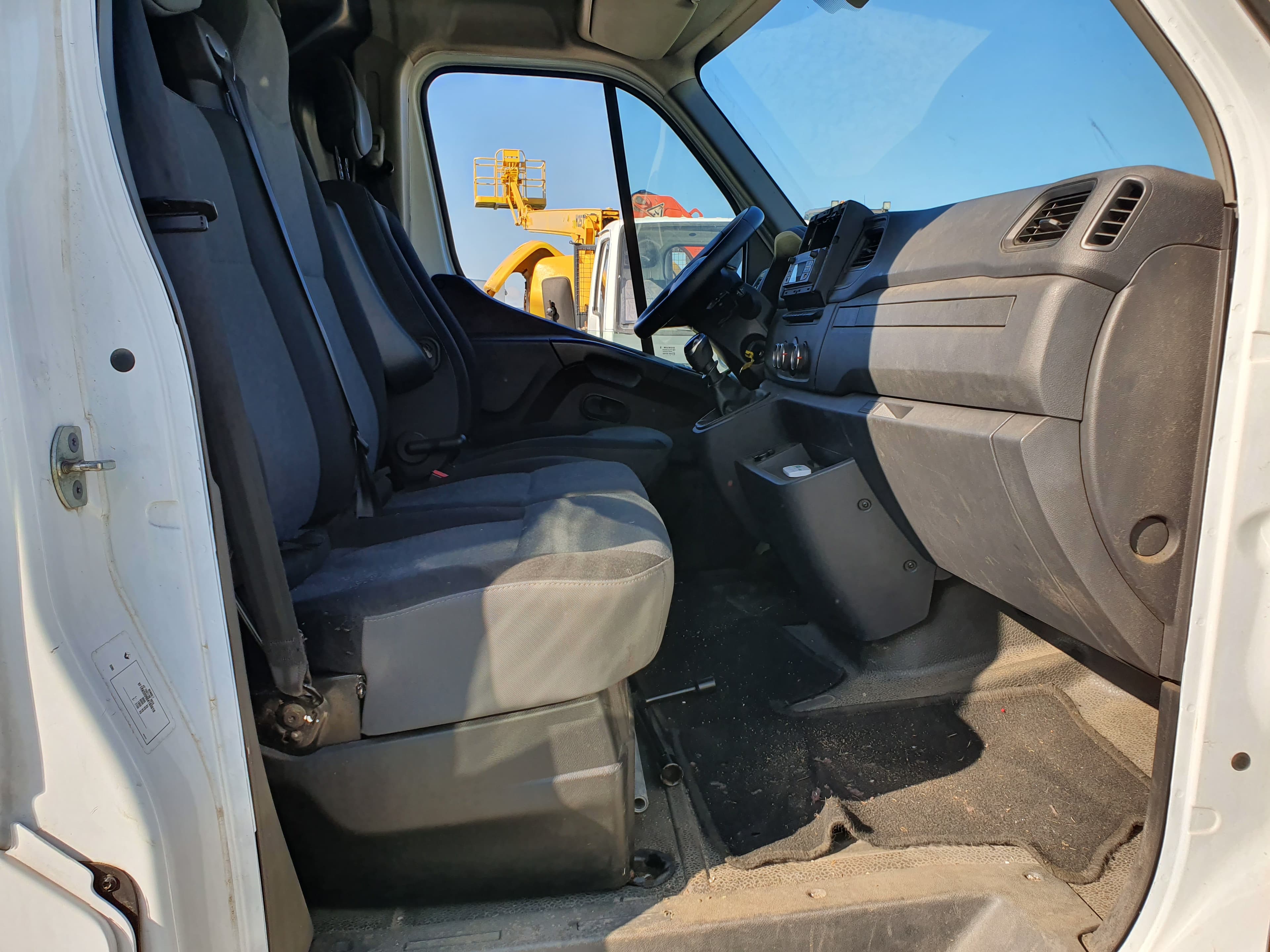 Renault Master 2.3 DCI · Ano 2020 — imagem 25