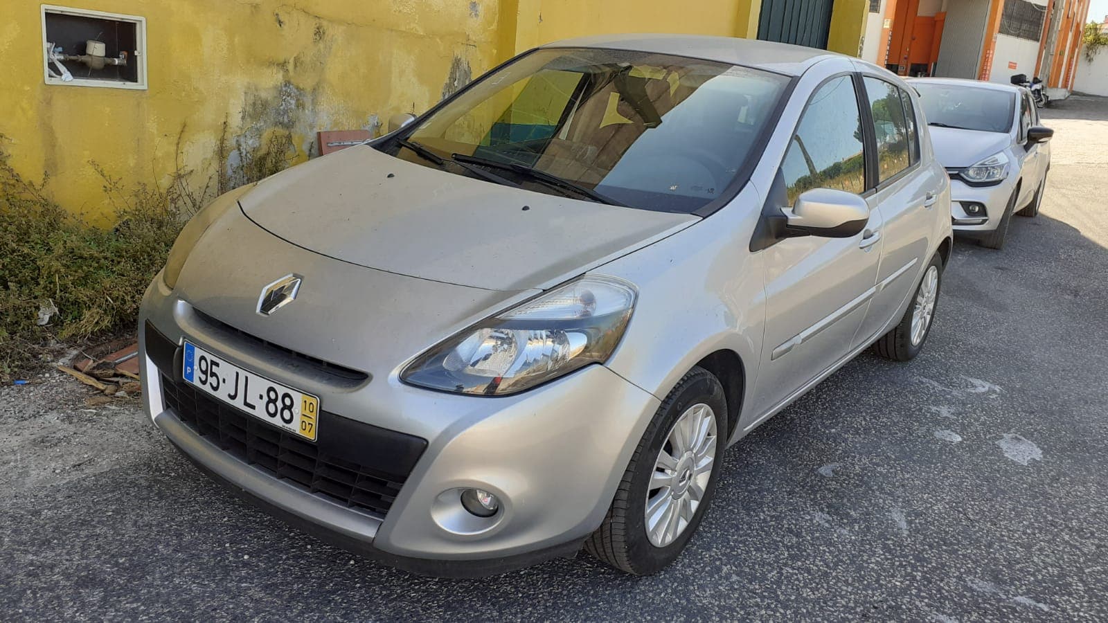 Renault Clio · Ano 2010 — imagen 2