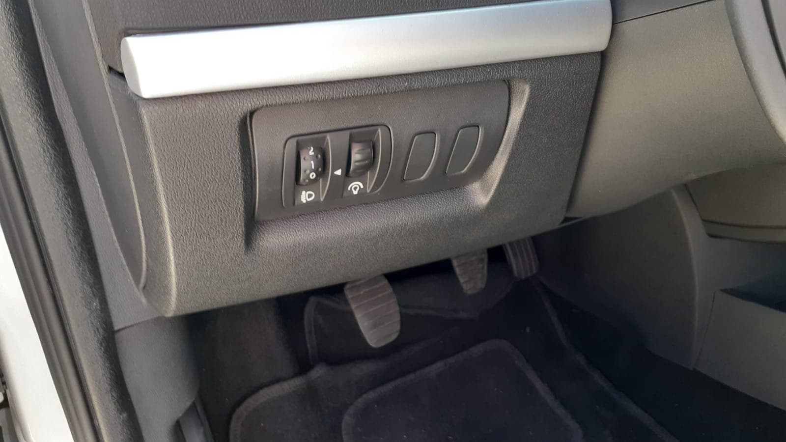 Renault Clio · Ano 2010 — imagen 25