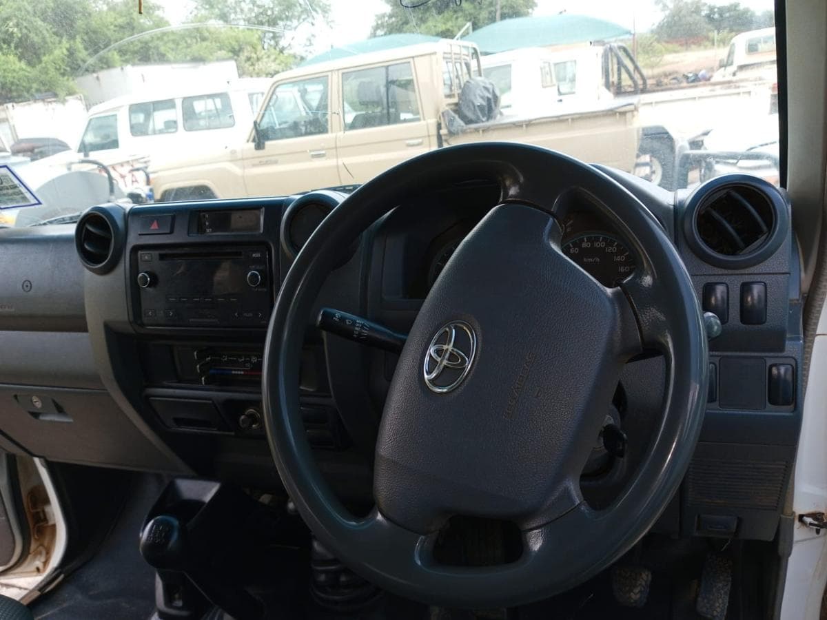 Toyota Landcruiser — imagem 13