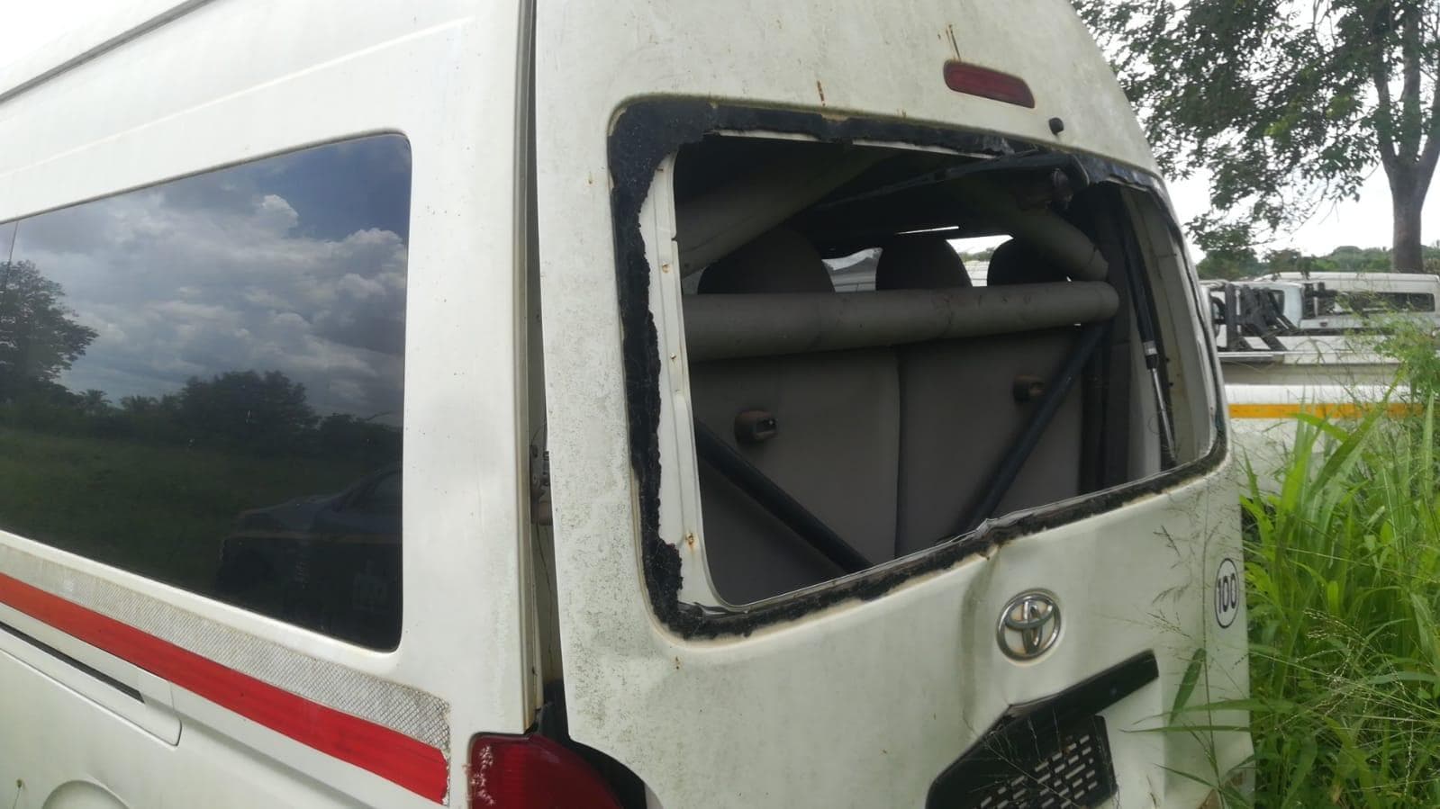 Minibus Toyota Hiace Van — imagem 8