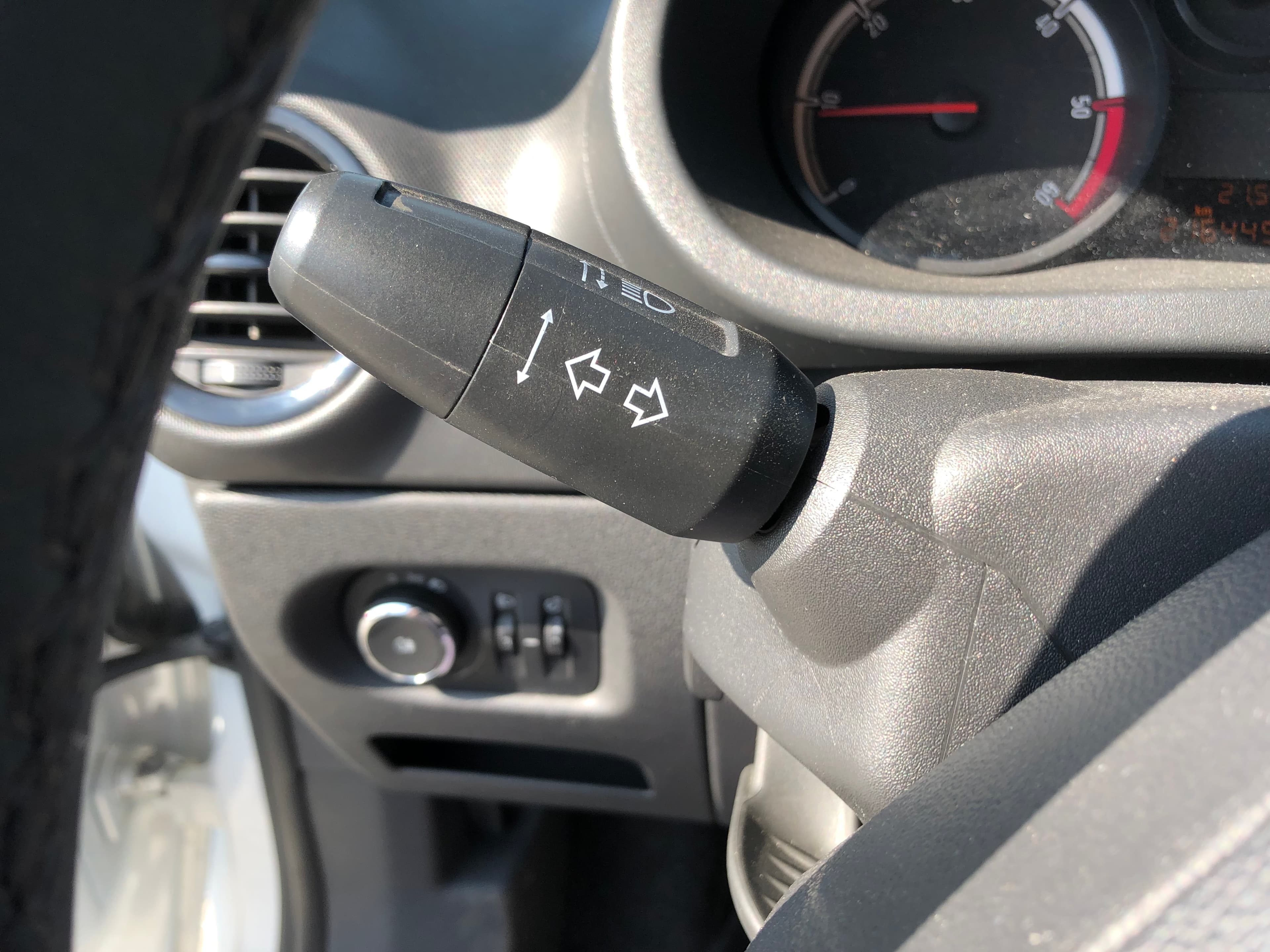 Opel Corsa · Ano 2014 — imagen 25