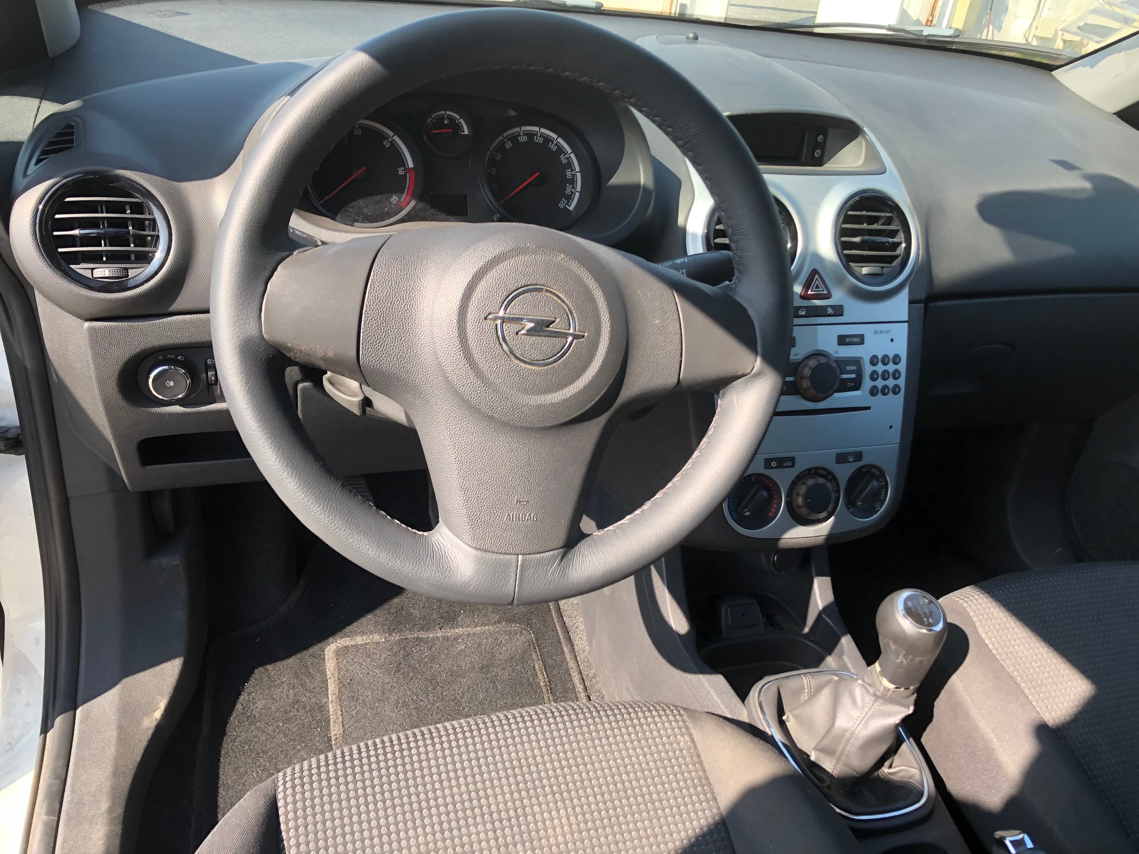 Opel Corsa · Ano 2014 — imagen 22