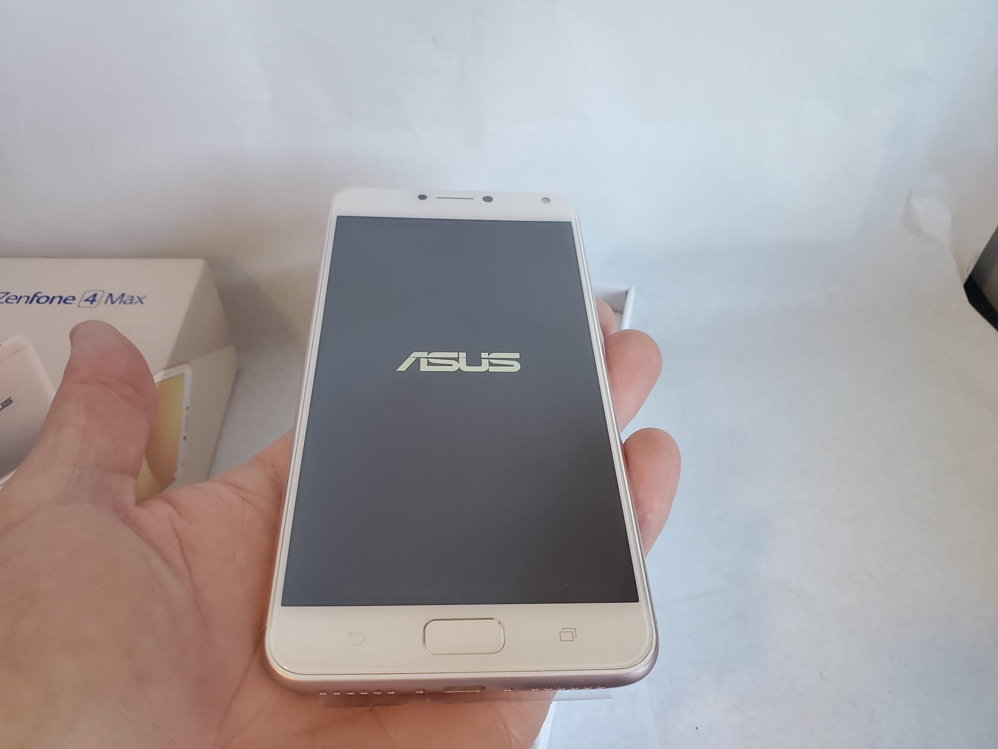 Telemóvel Asus Zenfone 4 Max — imagem 1