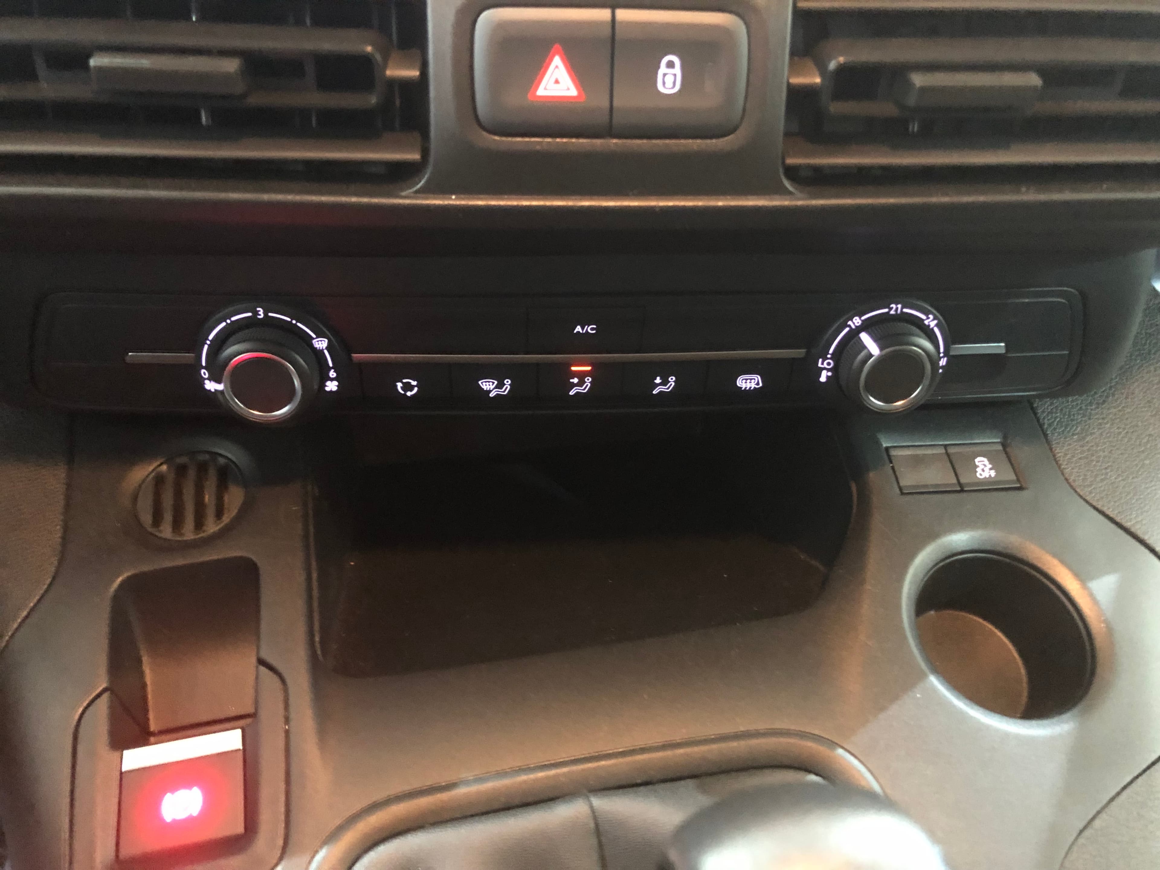 Opel Combo · Ano 2019 — imagem 32