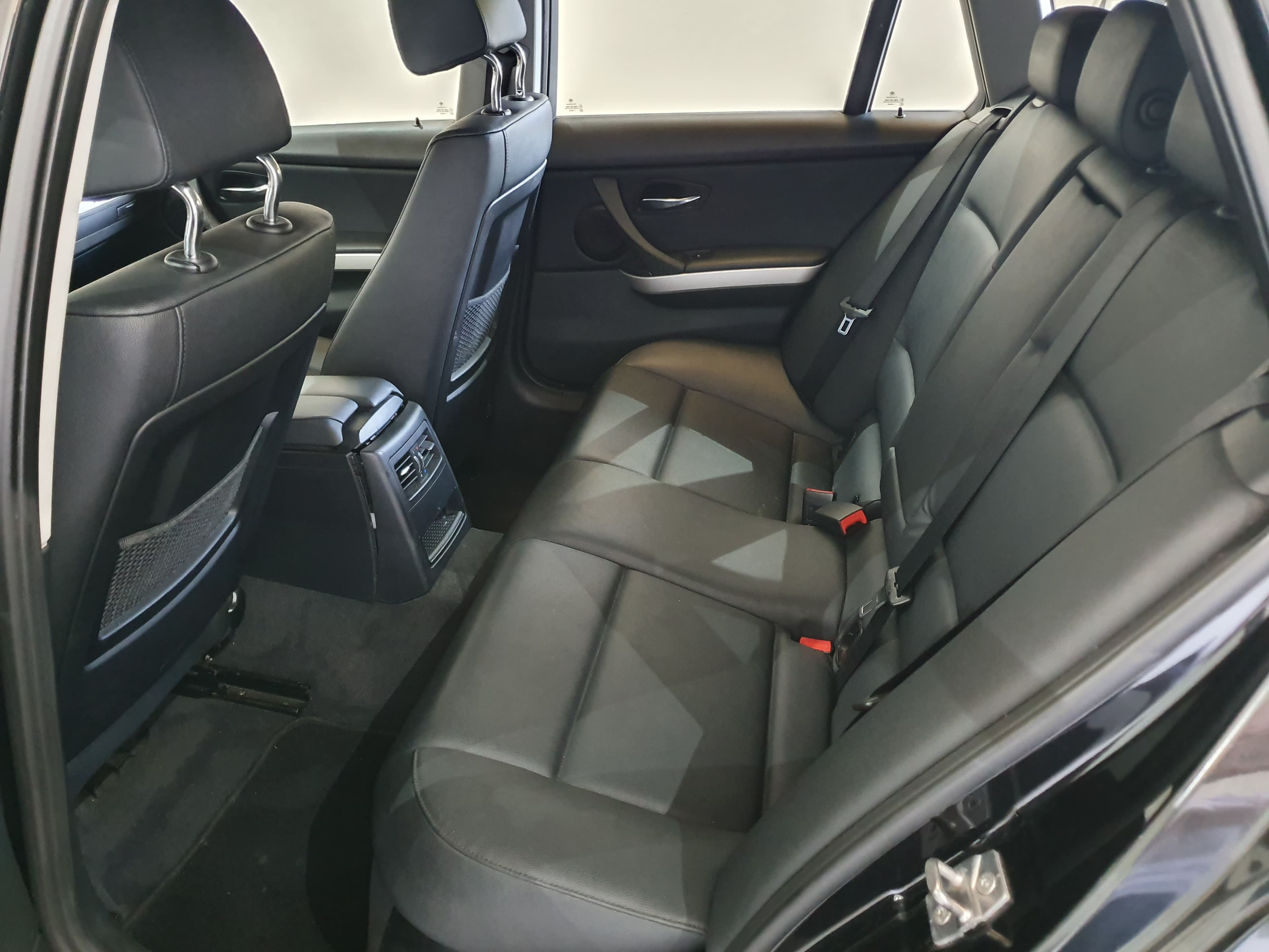 BMW 320 D · Ano 2011 — imagen 28