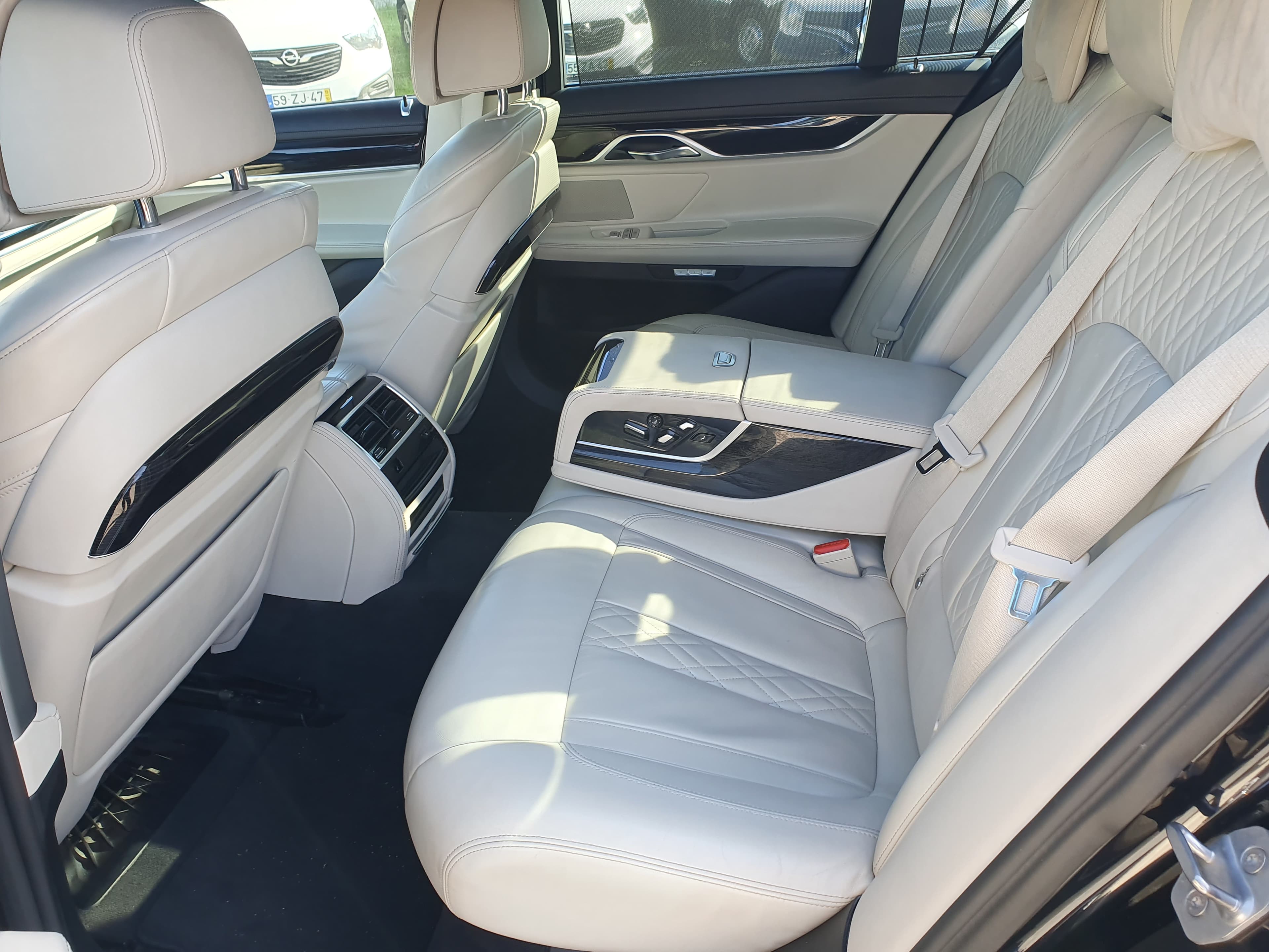 BMW 750 D Xdrive · Ano 2016 — imagen 23