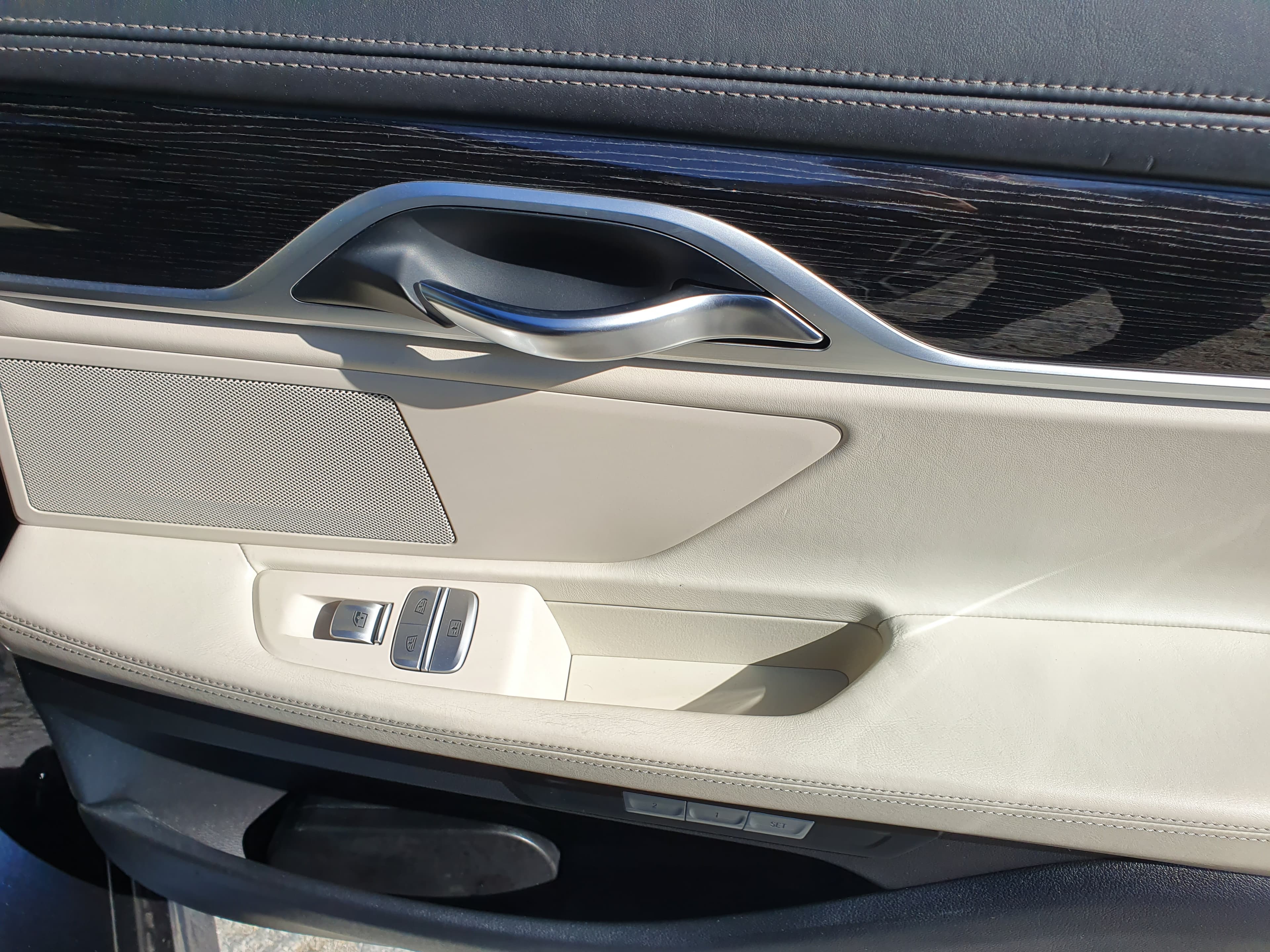 BMW 750 D Xdrive · Ano 2016 — imagen 14