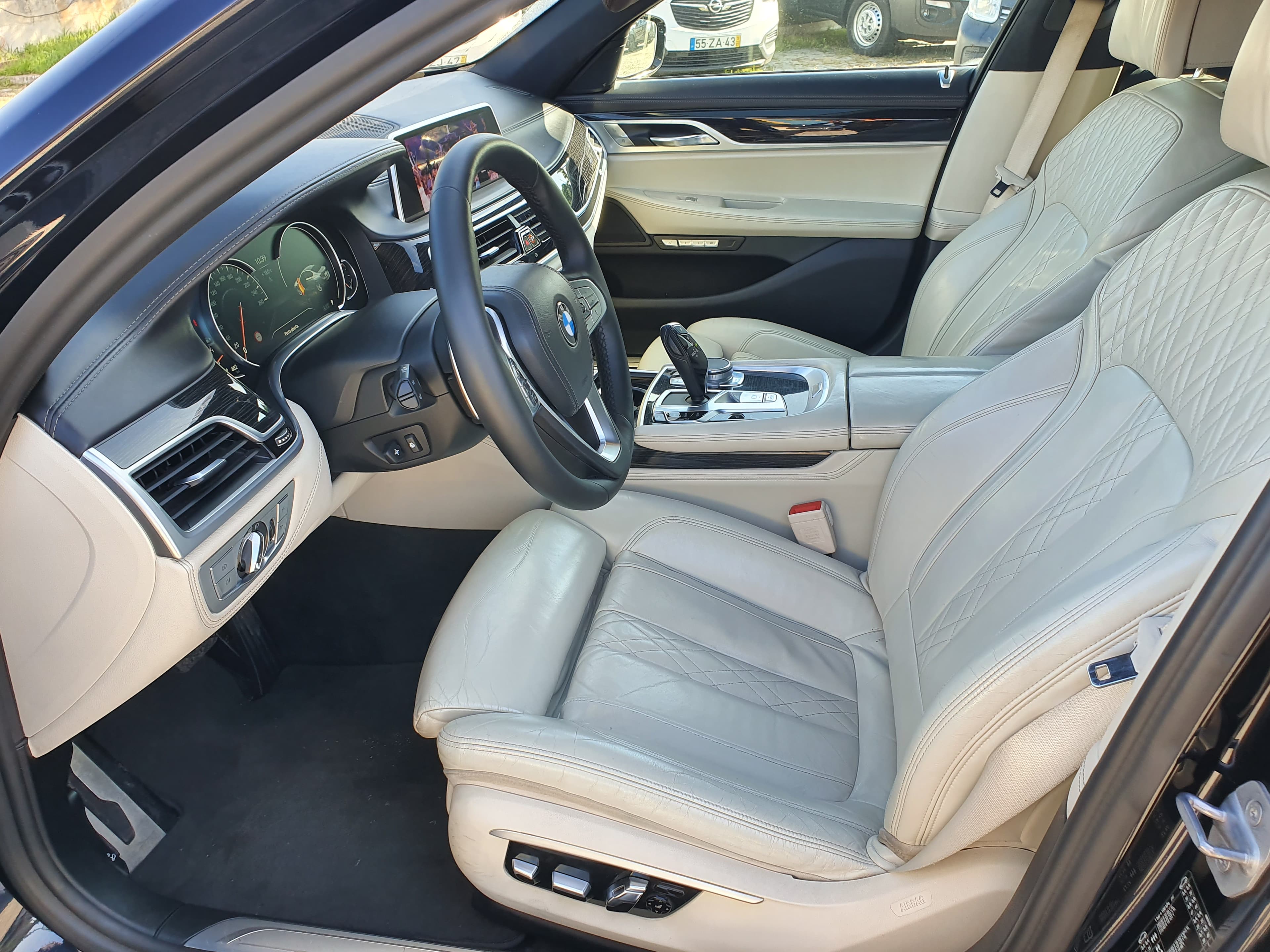 BMW 750 D Xdrive · Ano 2016 — imagen 28
