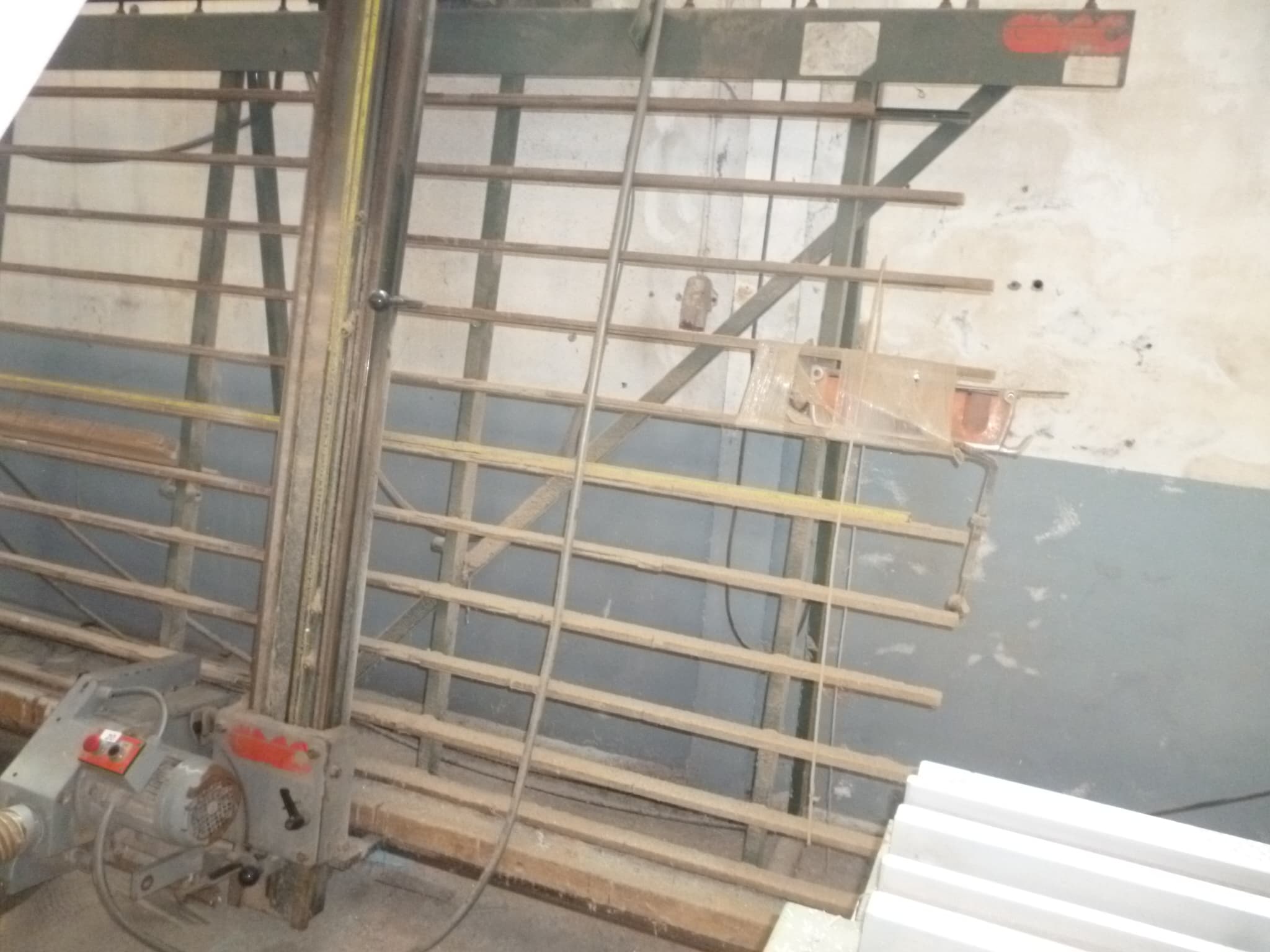 Centro de furação e corte + Máquina de corte vertical — imagen 11
