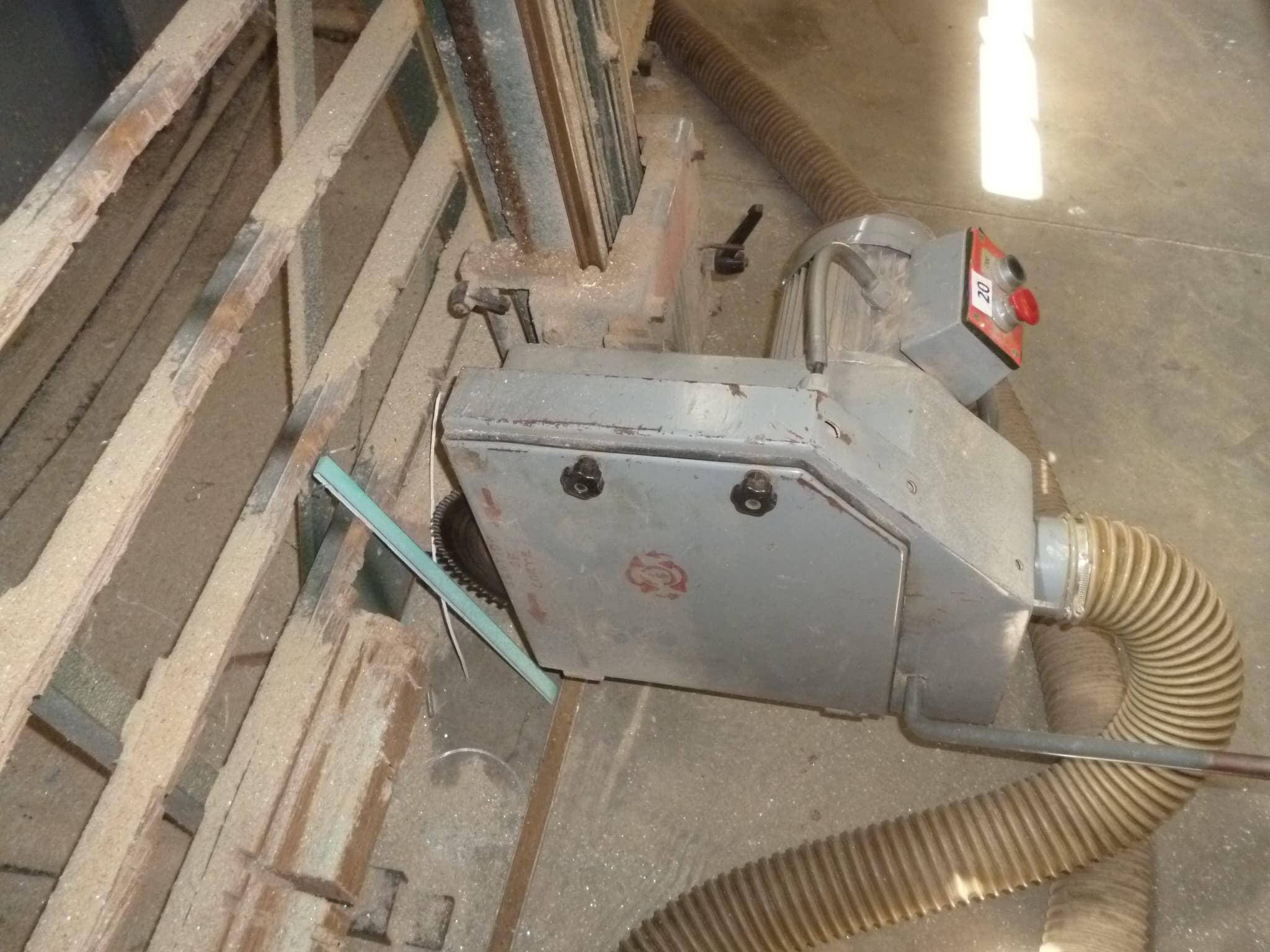 Centro de furação e corte + Máquina de corte vertical — imagen 14