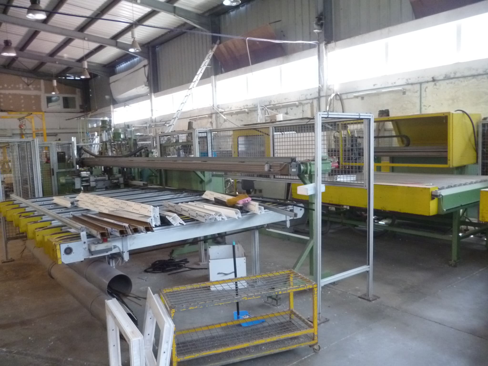 Centro de furação e corte + Máquina de corte vertical