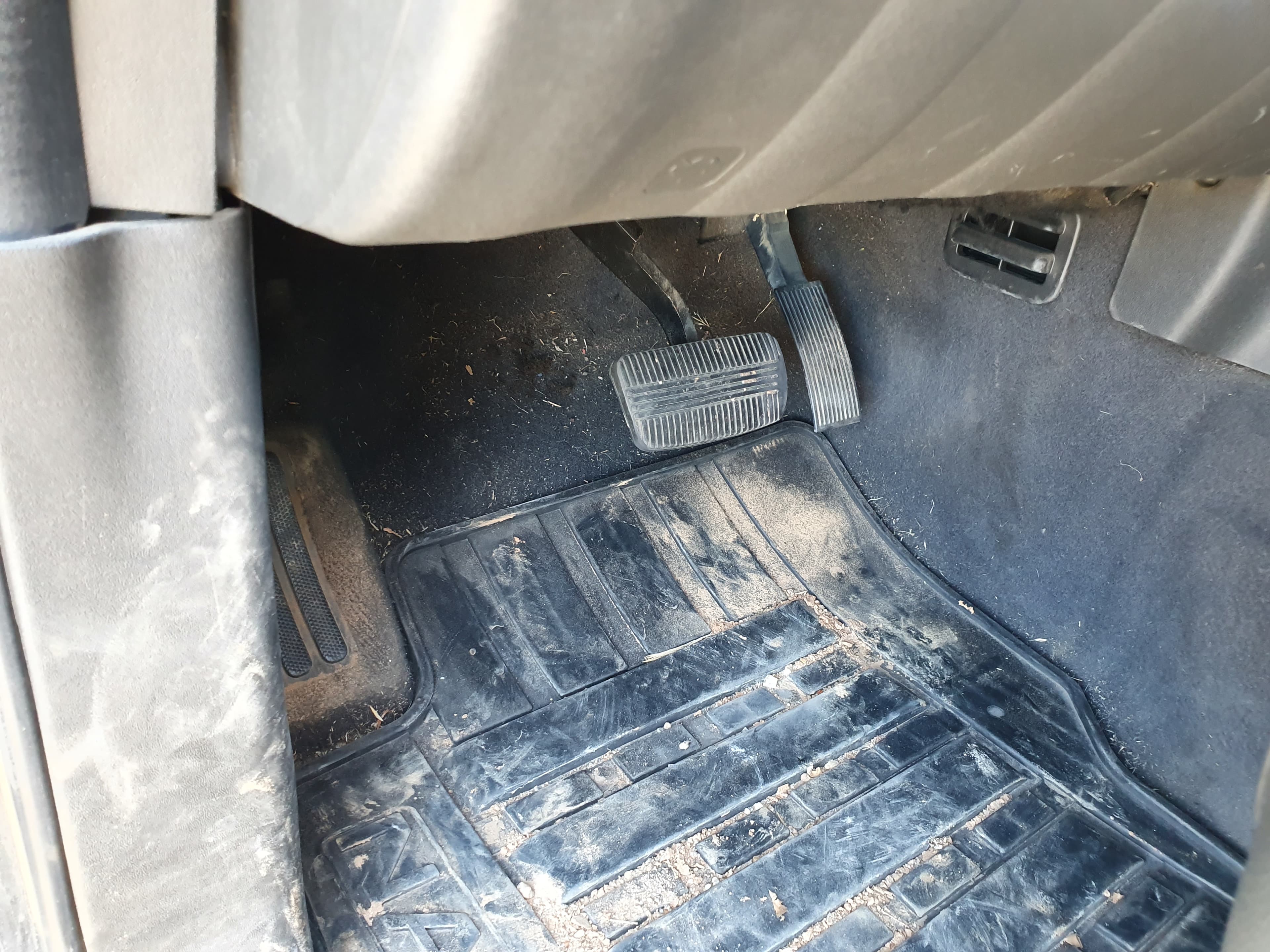 LEILÃO SUSPENSO · Nissan Navarra 3000 V6 · Ano 2011 — imagen 31