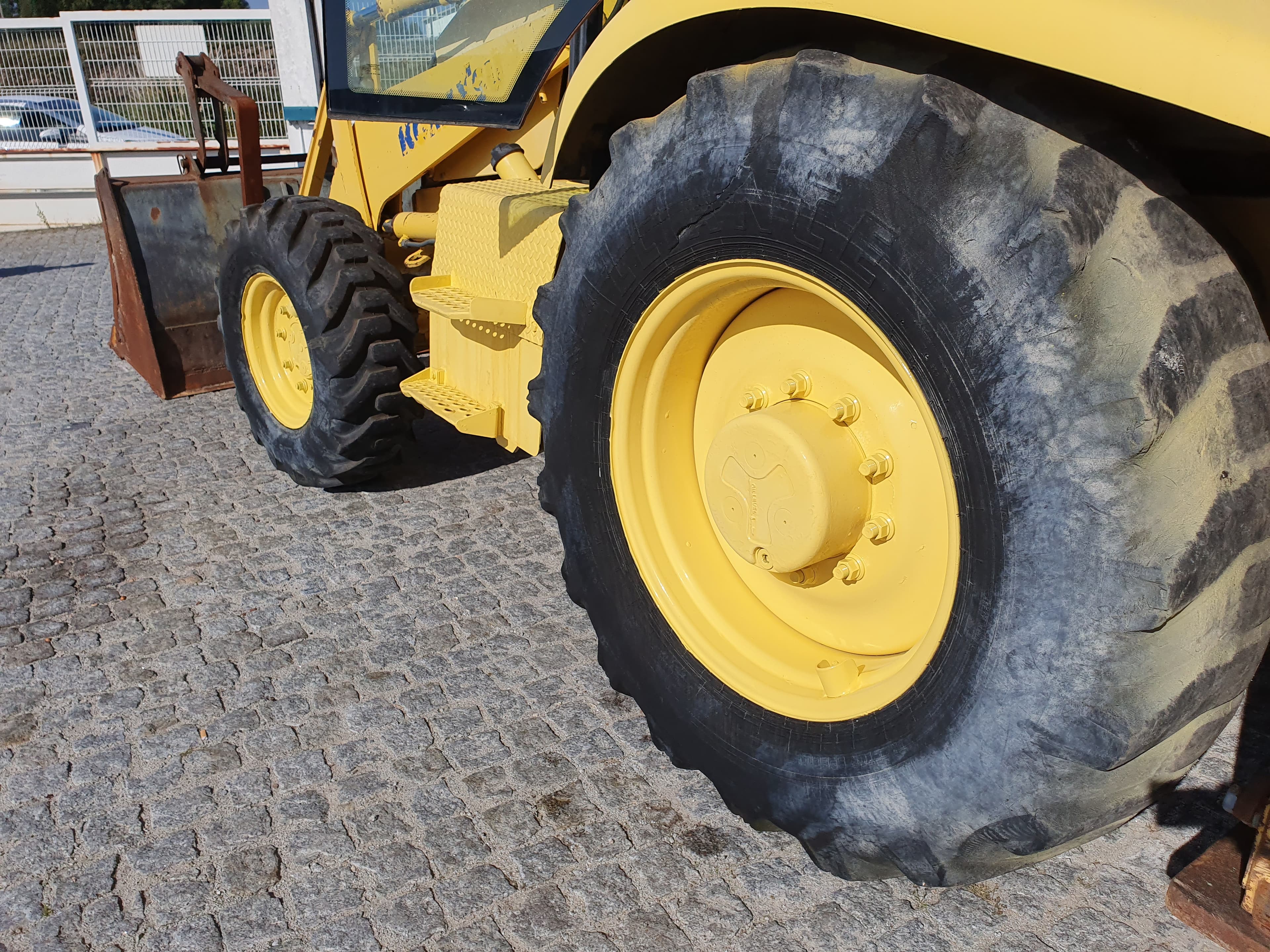 Retroescavadora Komatsu W93 R · Ano 2004 — imagem 10