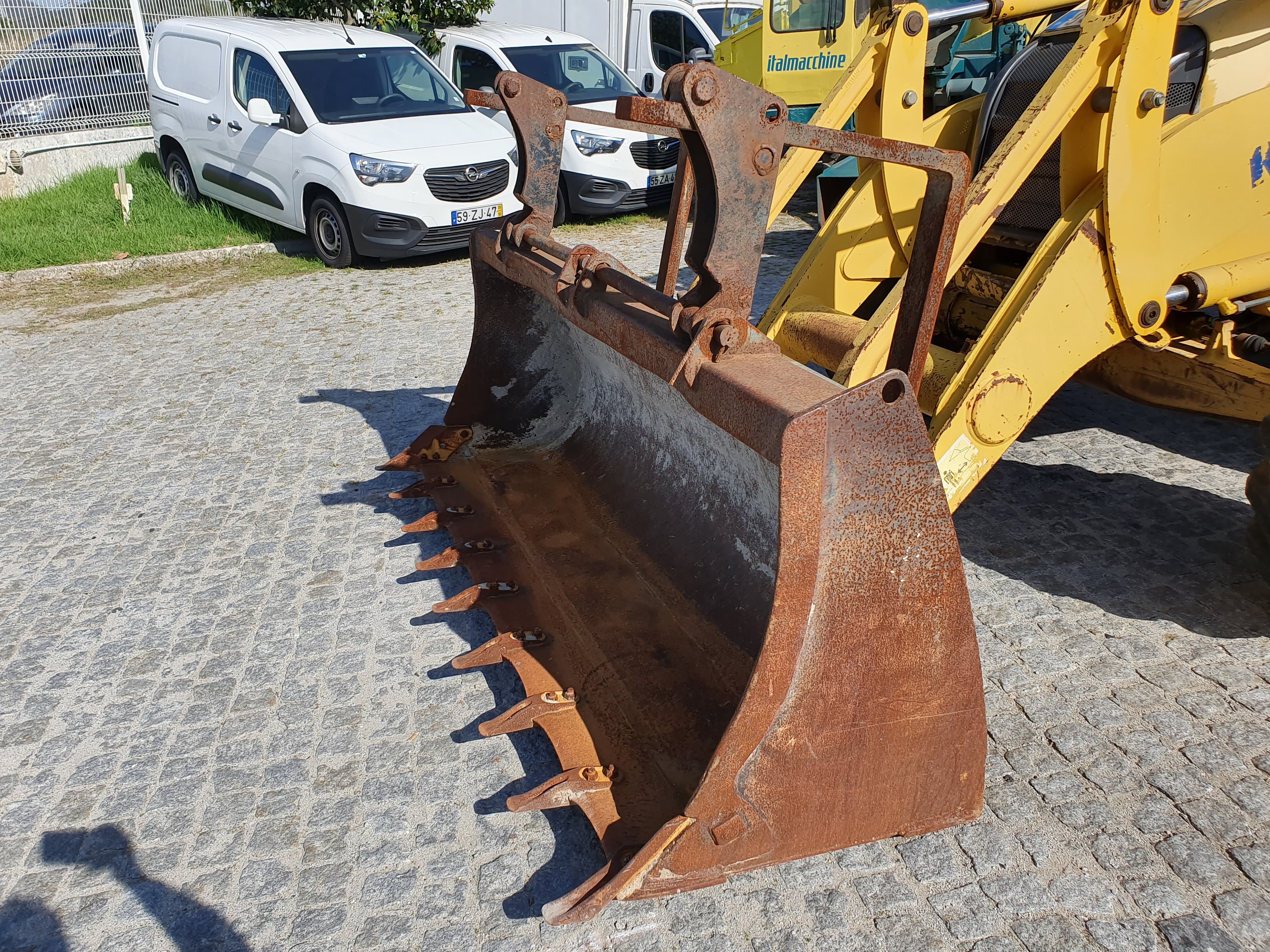 Retroescavadora Komatsu W93 R · Ano 2004 — imagem 7