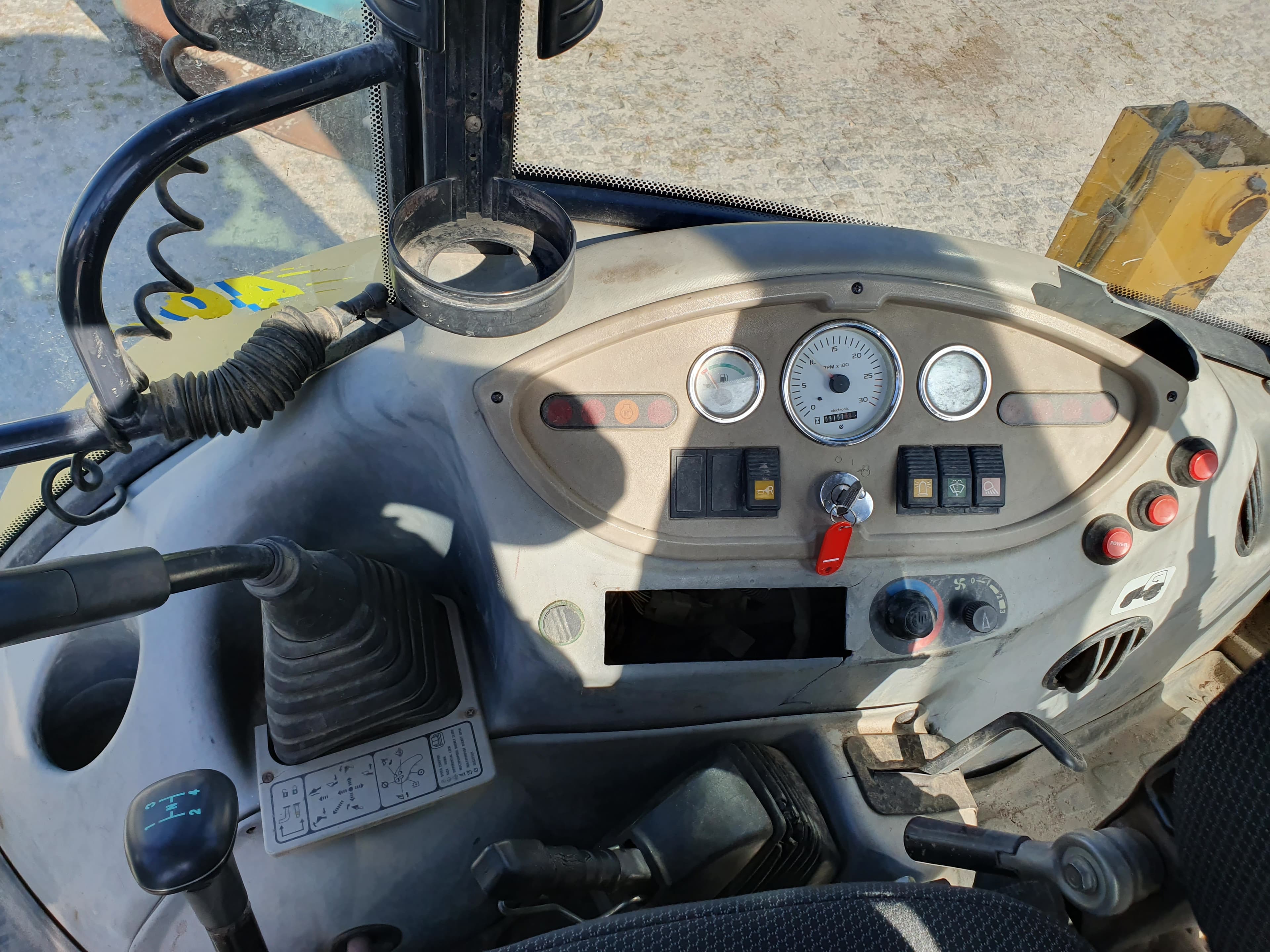 Retroescavadora Komatsu W93 R · Ano 2004 — imagem 13