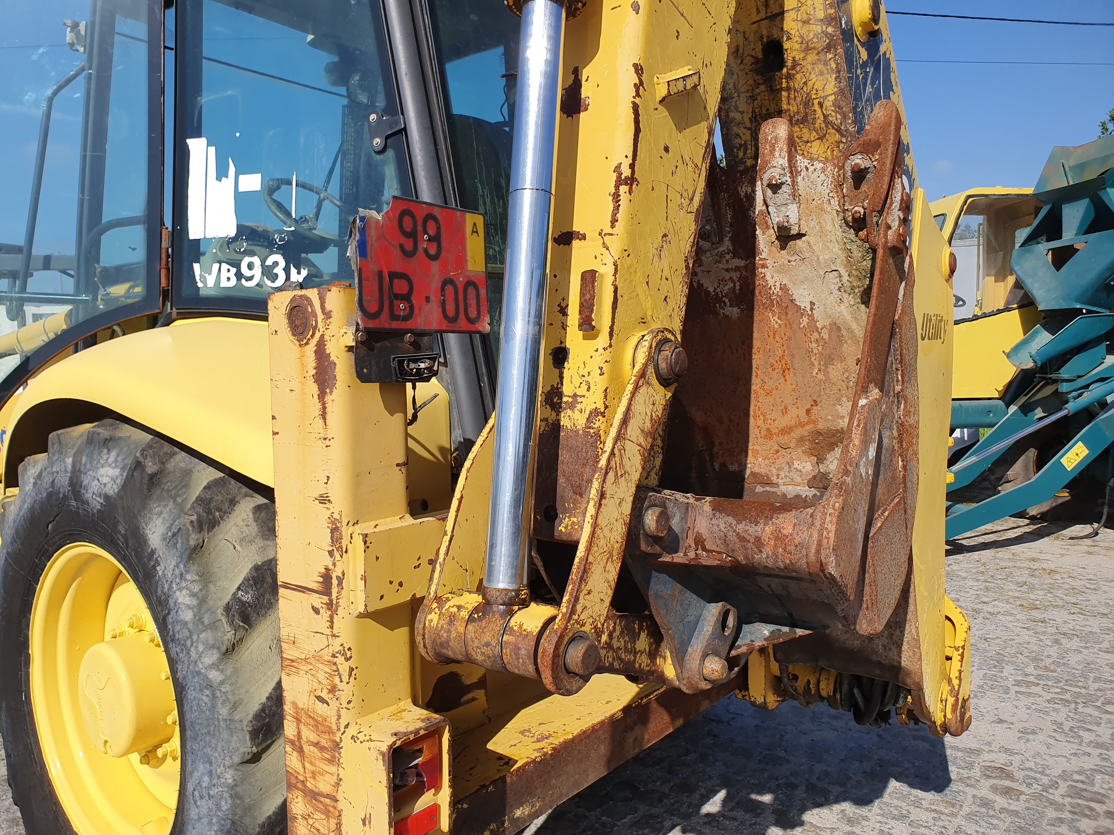 Retroescavadora Komatsu W93 R · Ano 2004 — imagem 8
