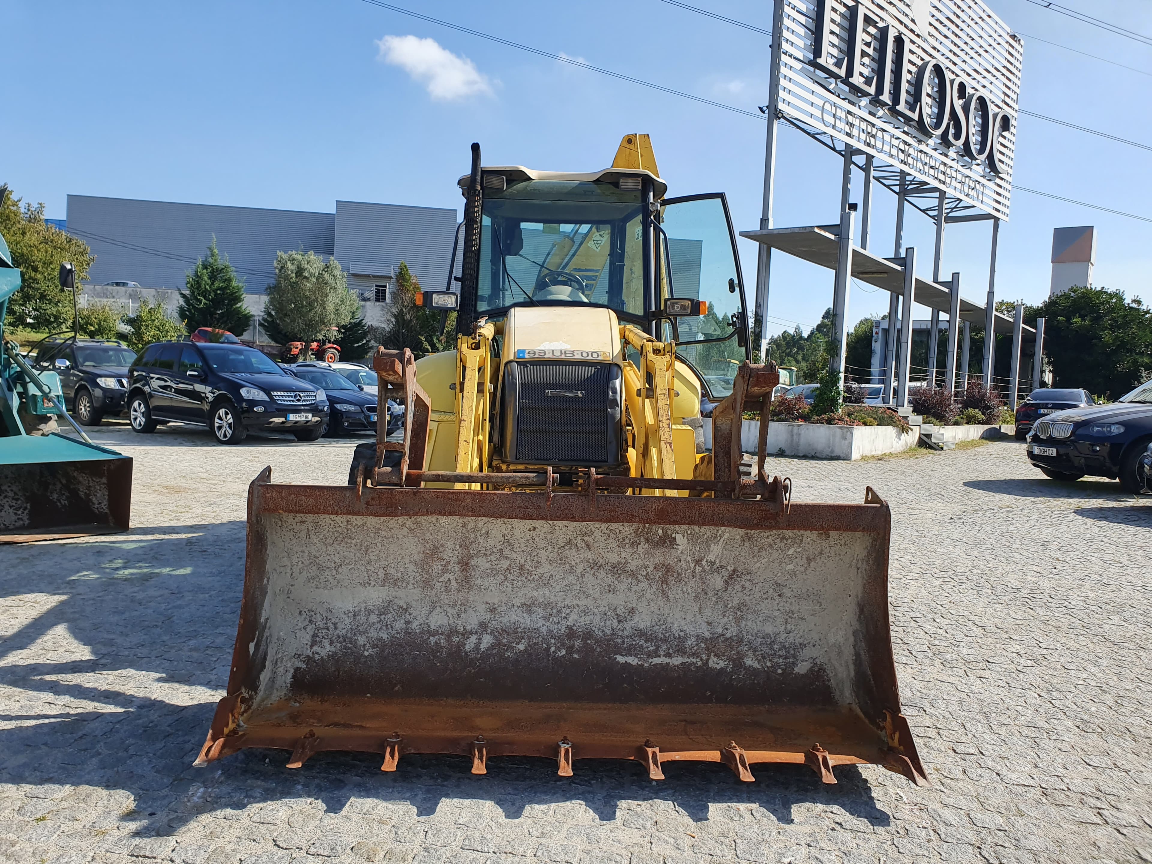 Retroescavadora Komatsu W93 R · Ano 2004 — imagem 2