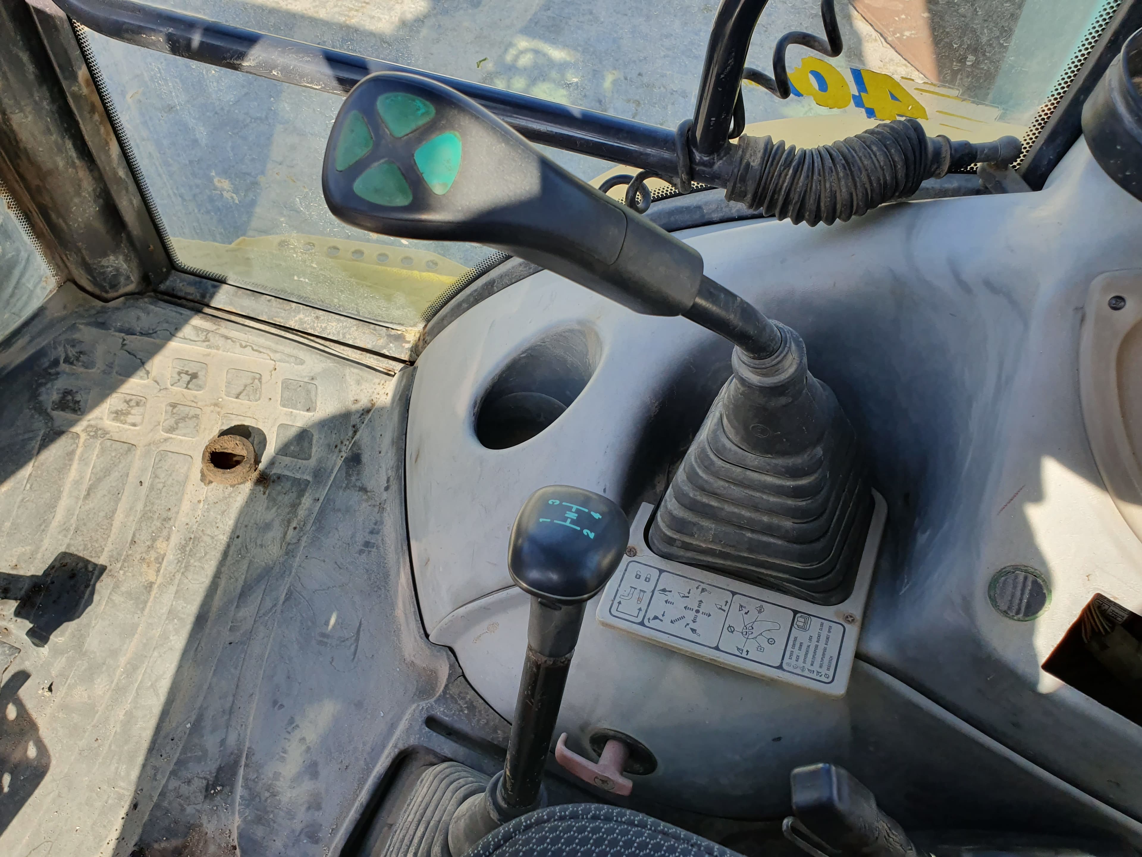 Retroescavadora Komatsu W93 R · Ano 2004 — imagem 14