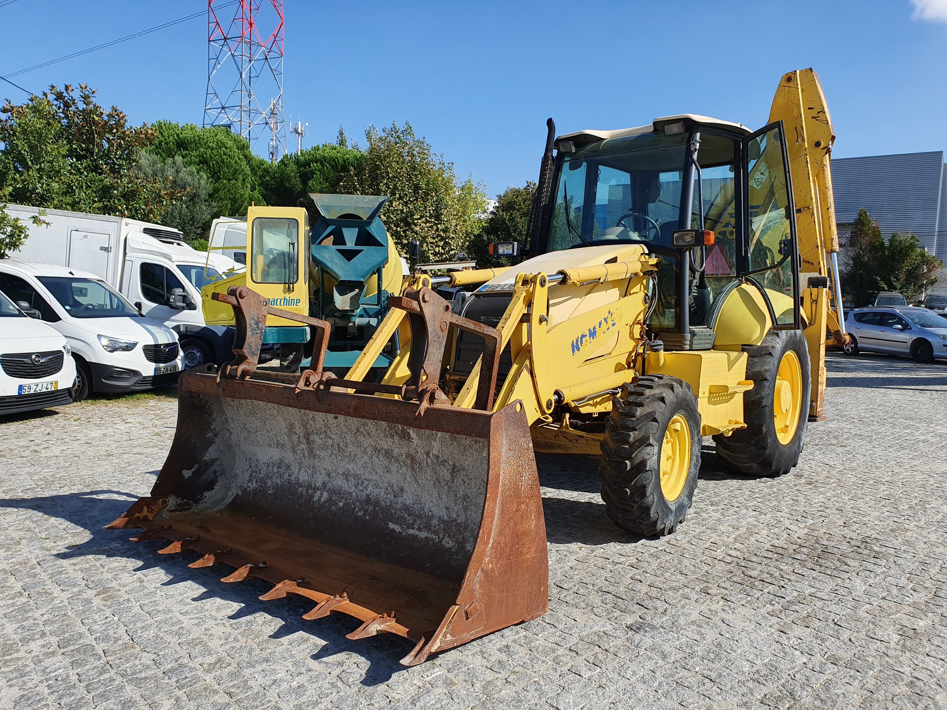 Retroescavadora Komatsu W93 R · Ano 2004 — imagem 3