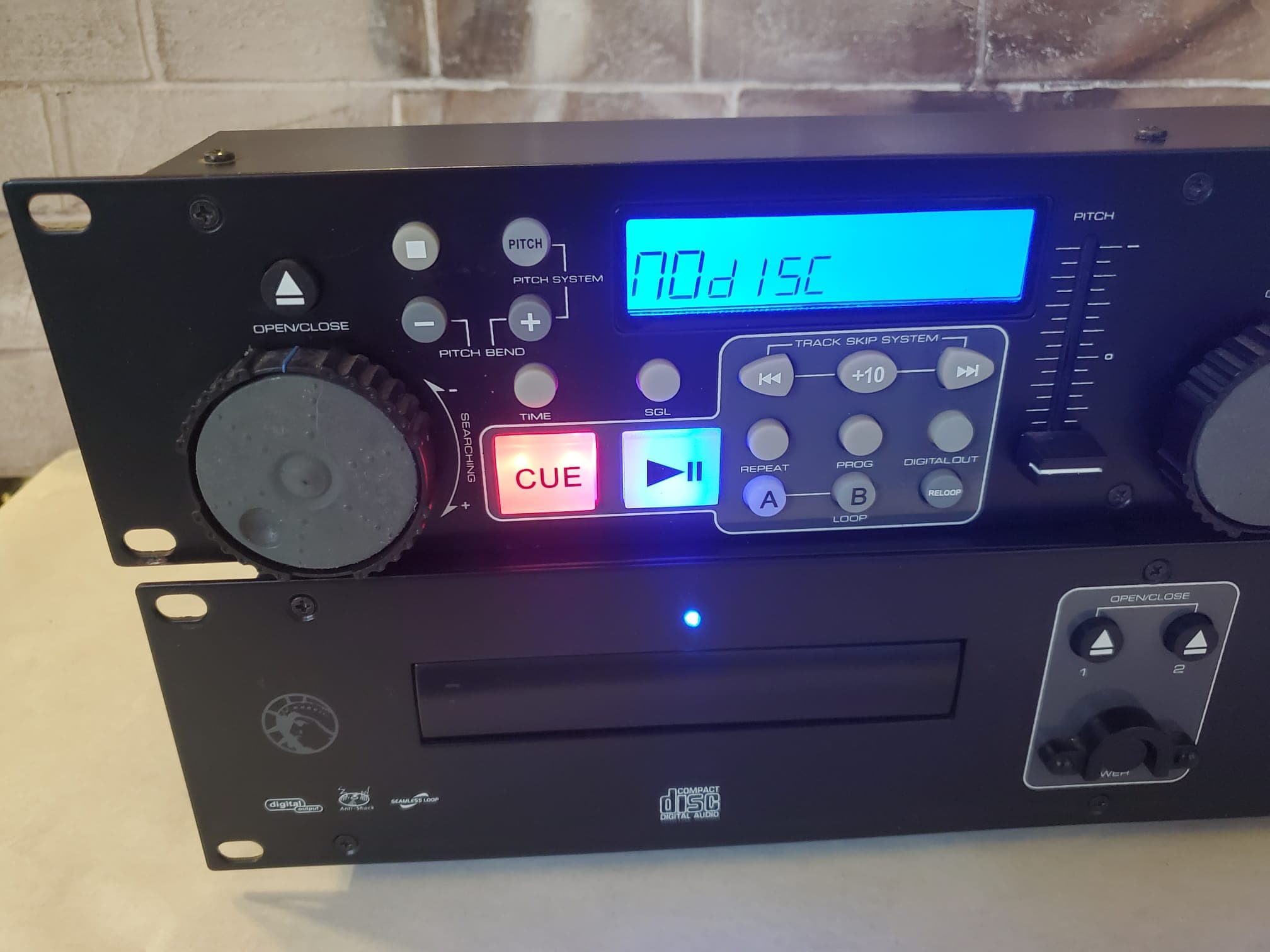 Conjunto Profissional CD-70 Dual CD Player — imagem 2
