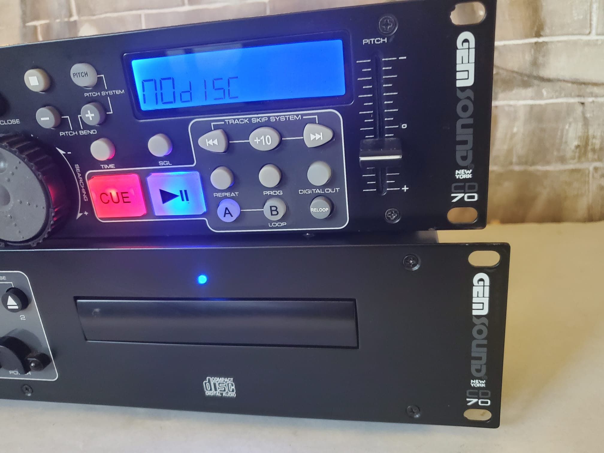 Conjunto Profissional CD-70 Dual CD Player — imagem 4
