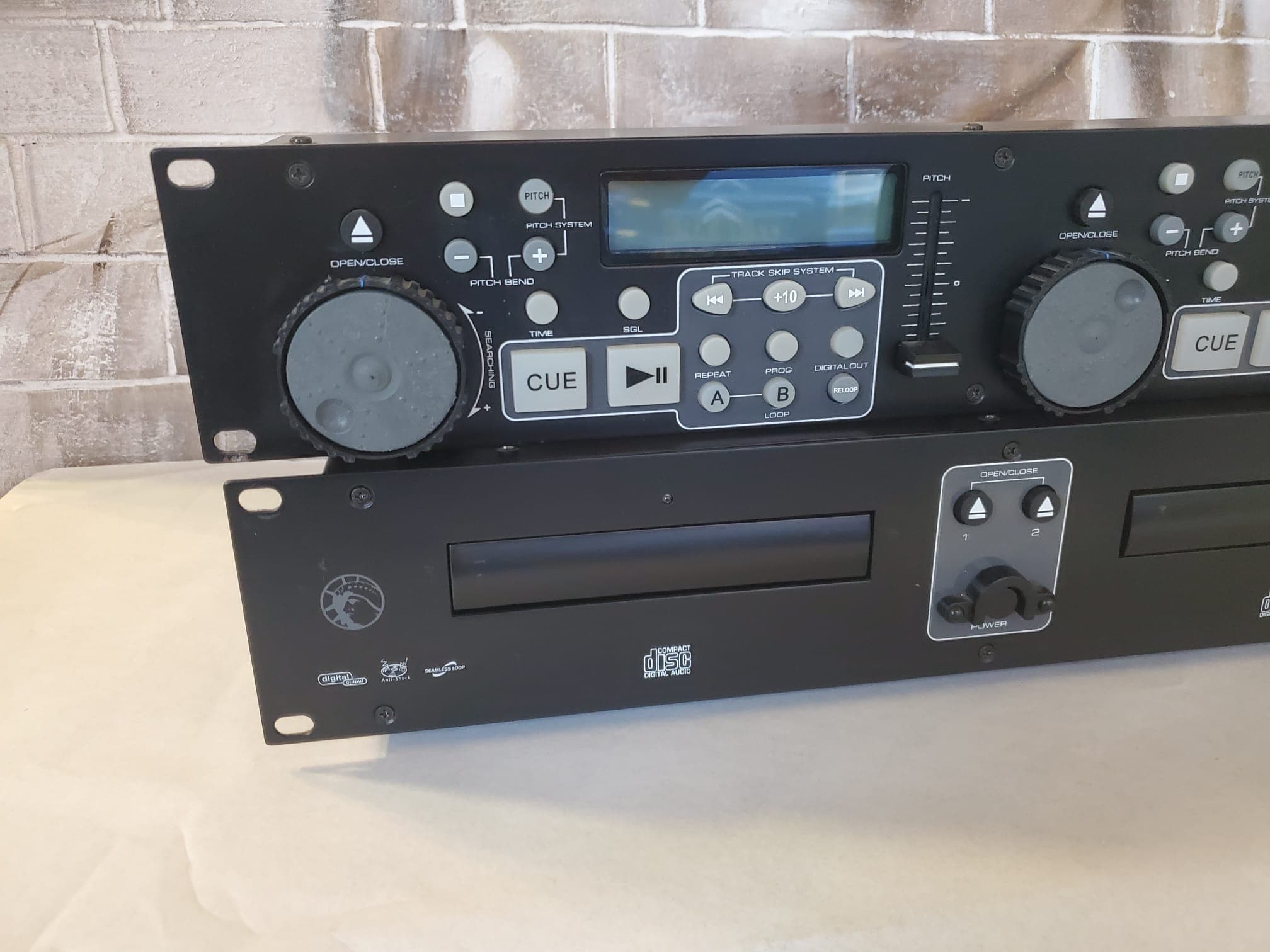 Conjunto Profissional CD-70 Dual CD Player — imagem 8