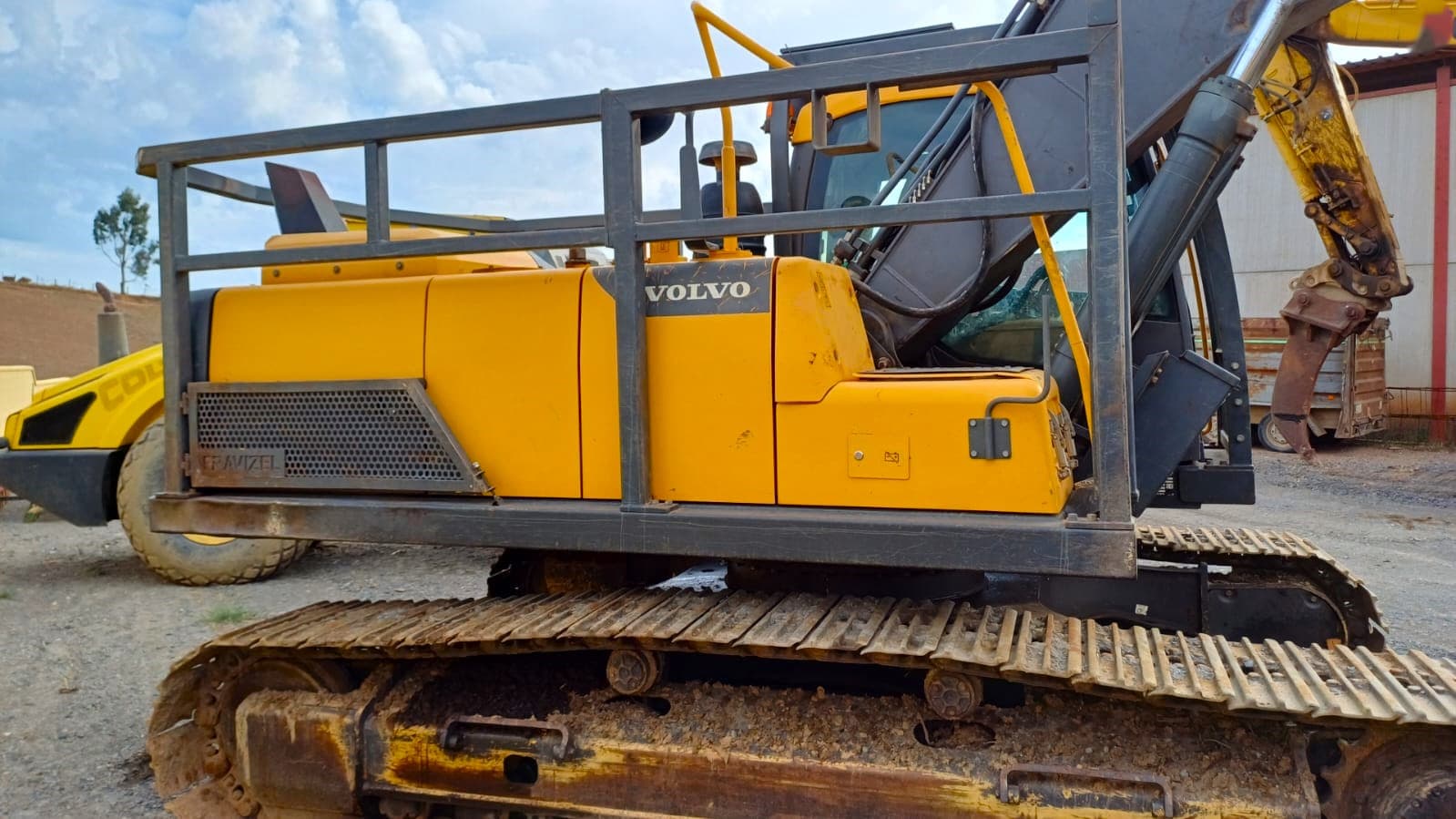 Escavadoras Volvo EC 220DL · Autocarregador florestal Ecolog 574C — image 12