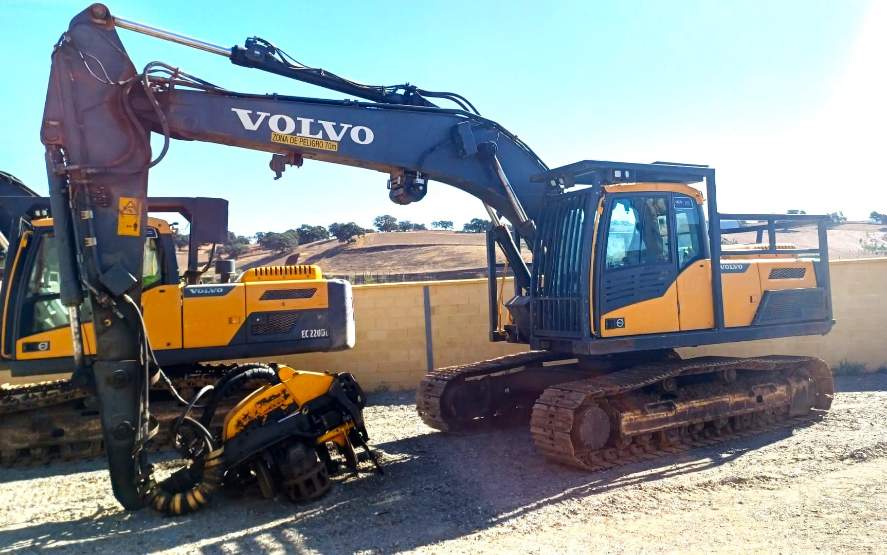 Escavadoras Volvo EC 220DL · Autocarregador florestal Ecolog 574C — image 8