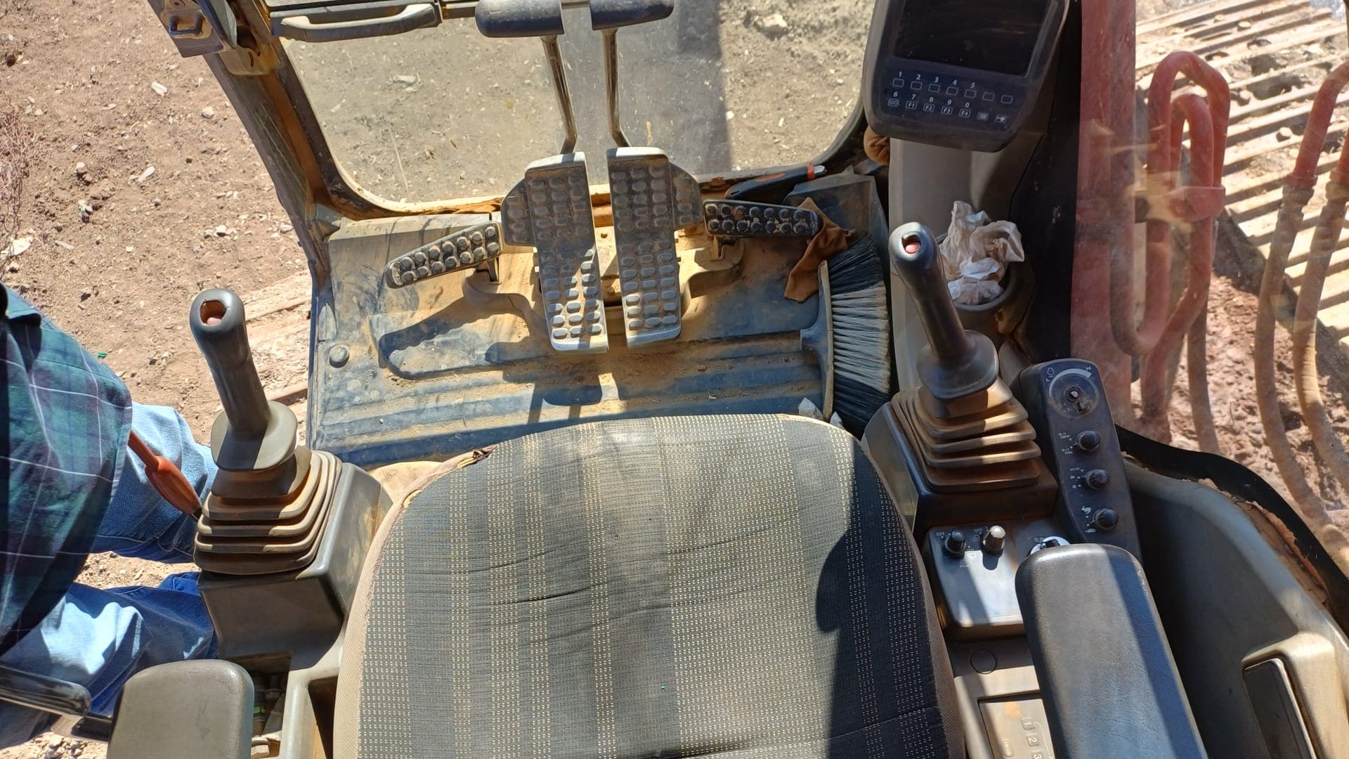 Escavadora Hitachi Zaxis ZX 200 — imagem 5